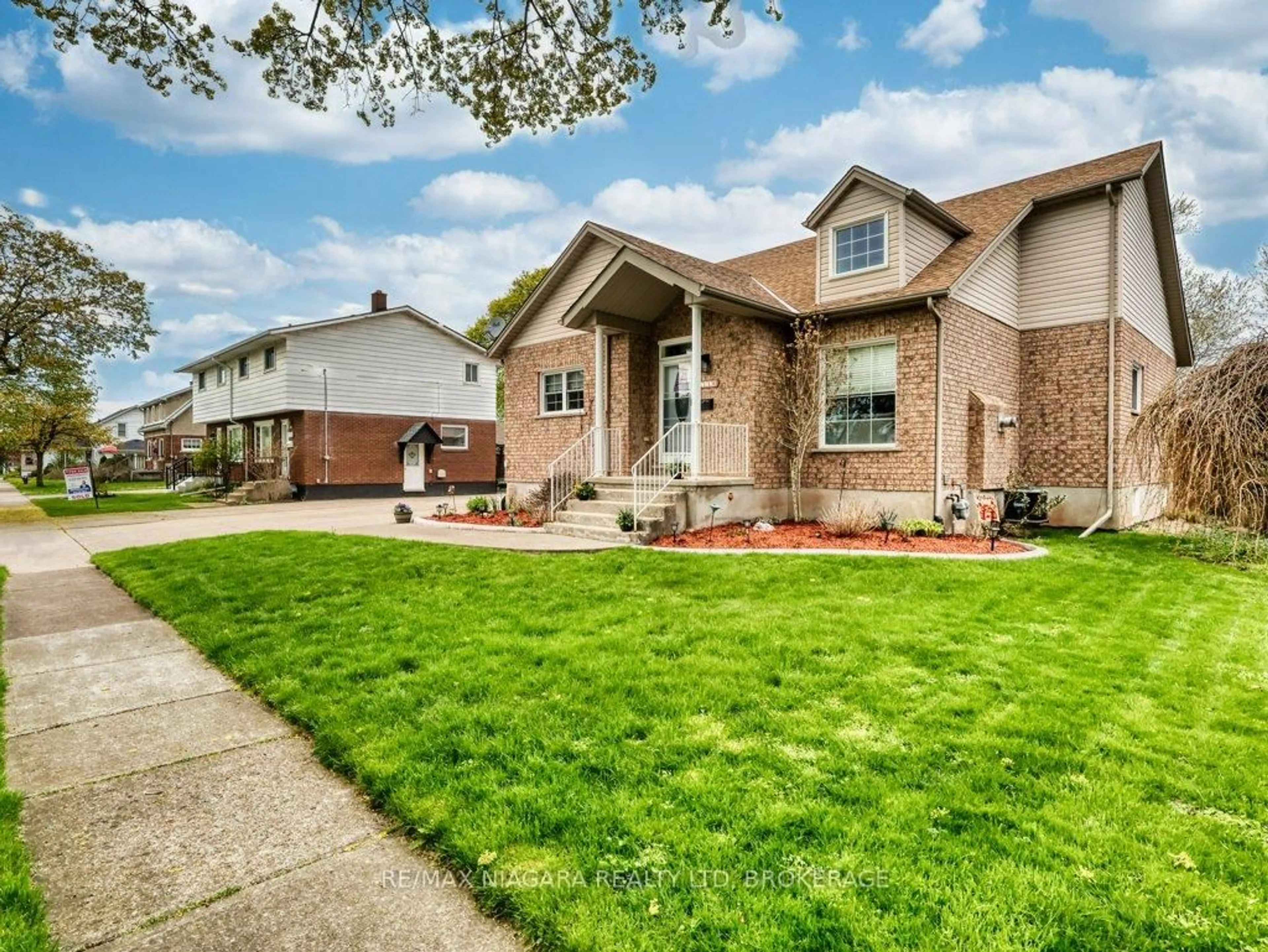 Home with brick exterior material, street for 8110 LAMONT Ave, Niagara Falls Ontario L2G 6V5