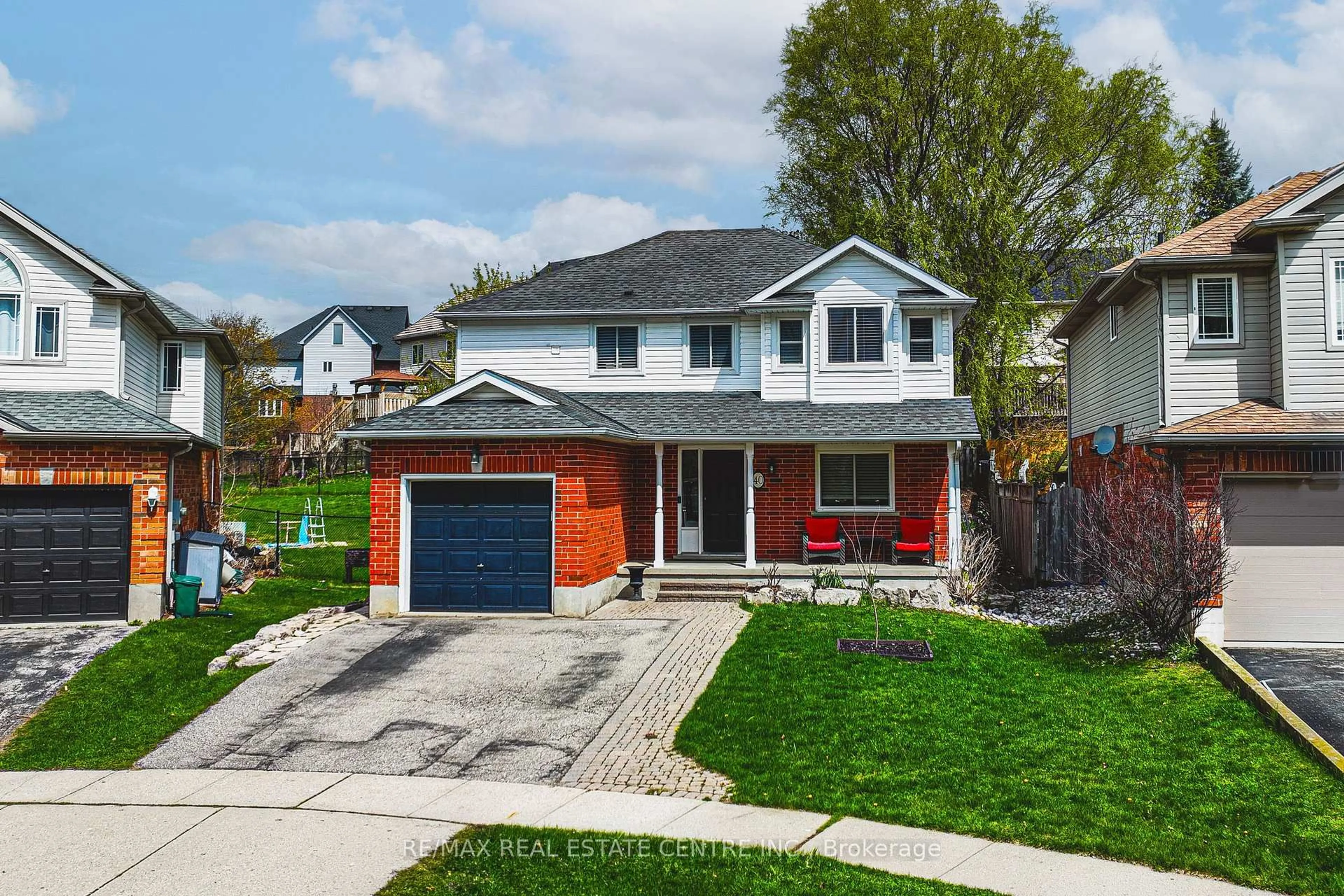 Home with brick exterior material, street for 40 Merlene Crt, Cambridge Ontario N3C 4G1