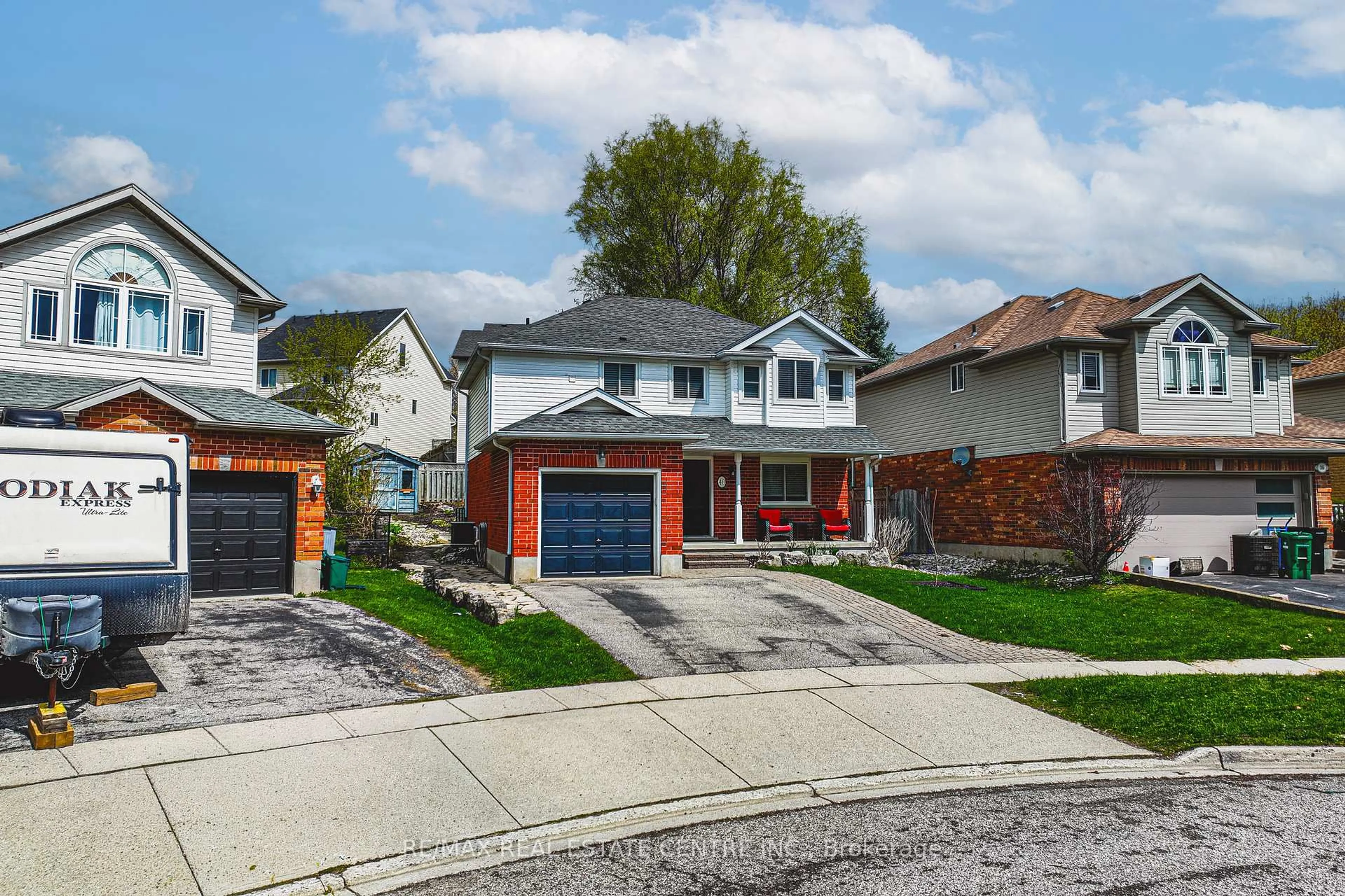 Home with brick exterior material, street for 40 Merlene Crt, Cambridge Ontario N3C 4G1