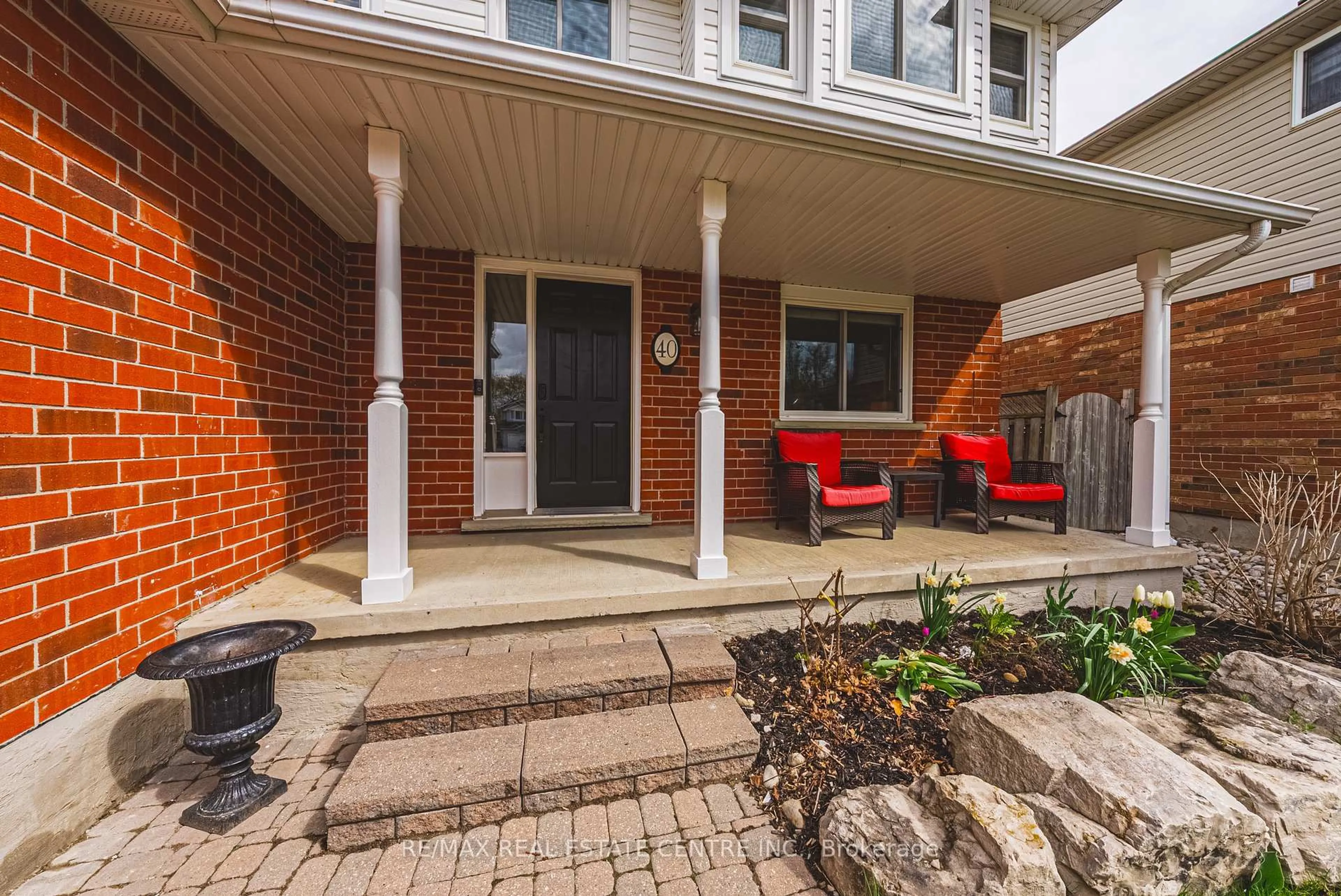 Unknown for 40 Merlene Crt, Cambridge Ontario N3C 4G1
