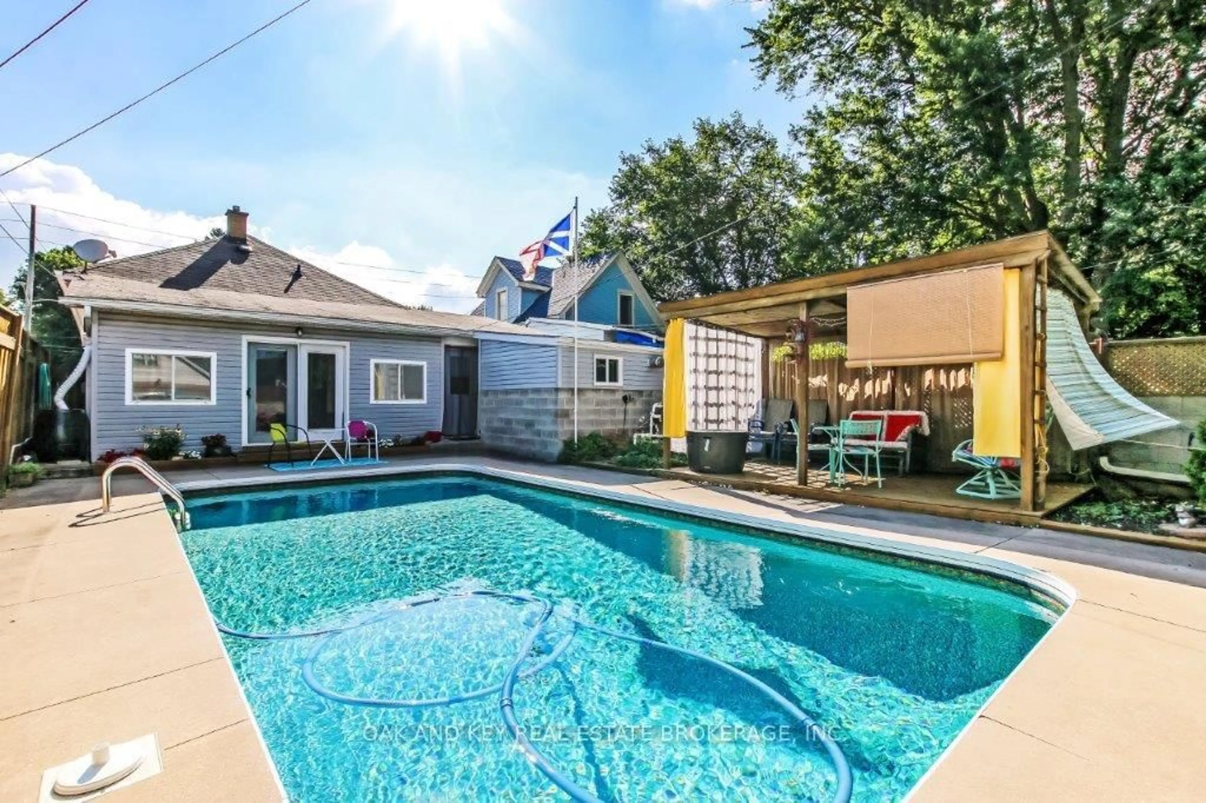 Pool for 59 Adelaide St, London South Ontario N5Z 3K3