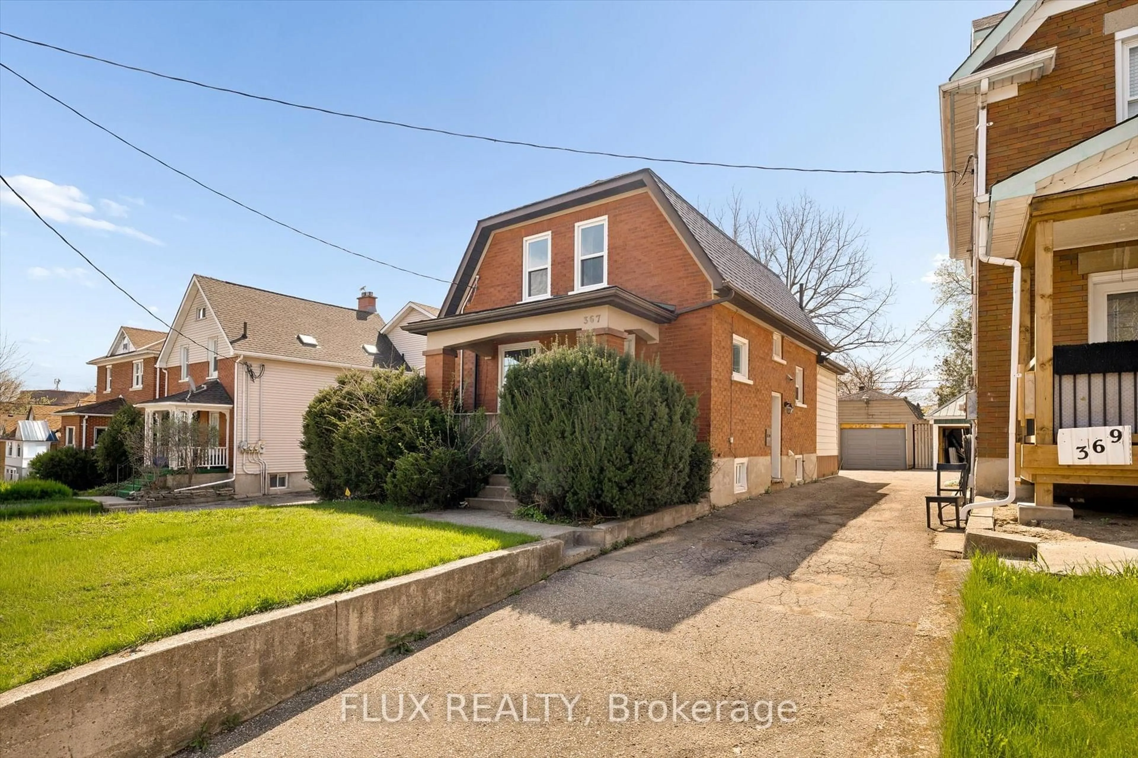 A pic from outside/outdoor area/front of a property/back of a property/a pic from drone, street for 367 Victoria St, Kitchener Ontario N2M 3A4