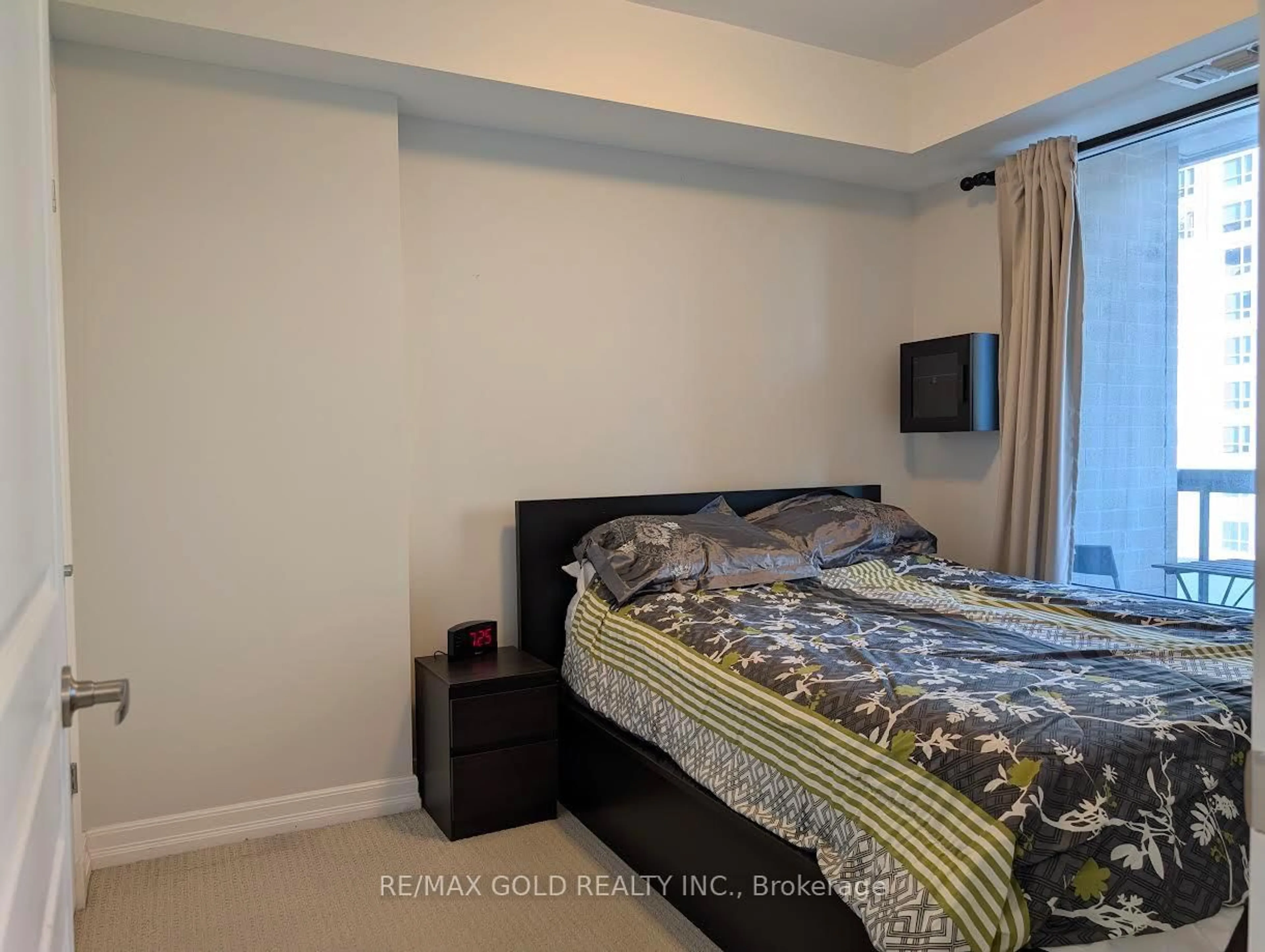 A pic of a room for 238 Besserer St #407, Ottawa Ontario K1N 6B1