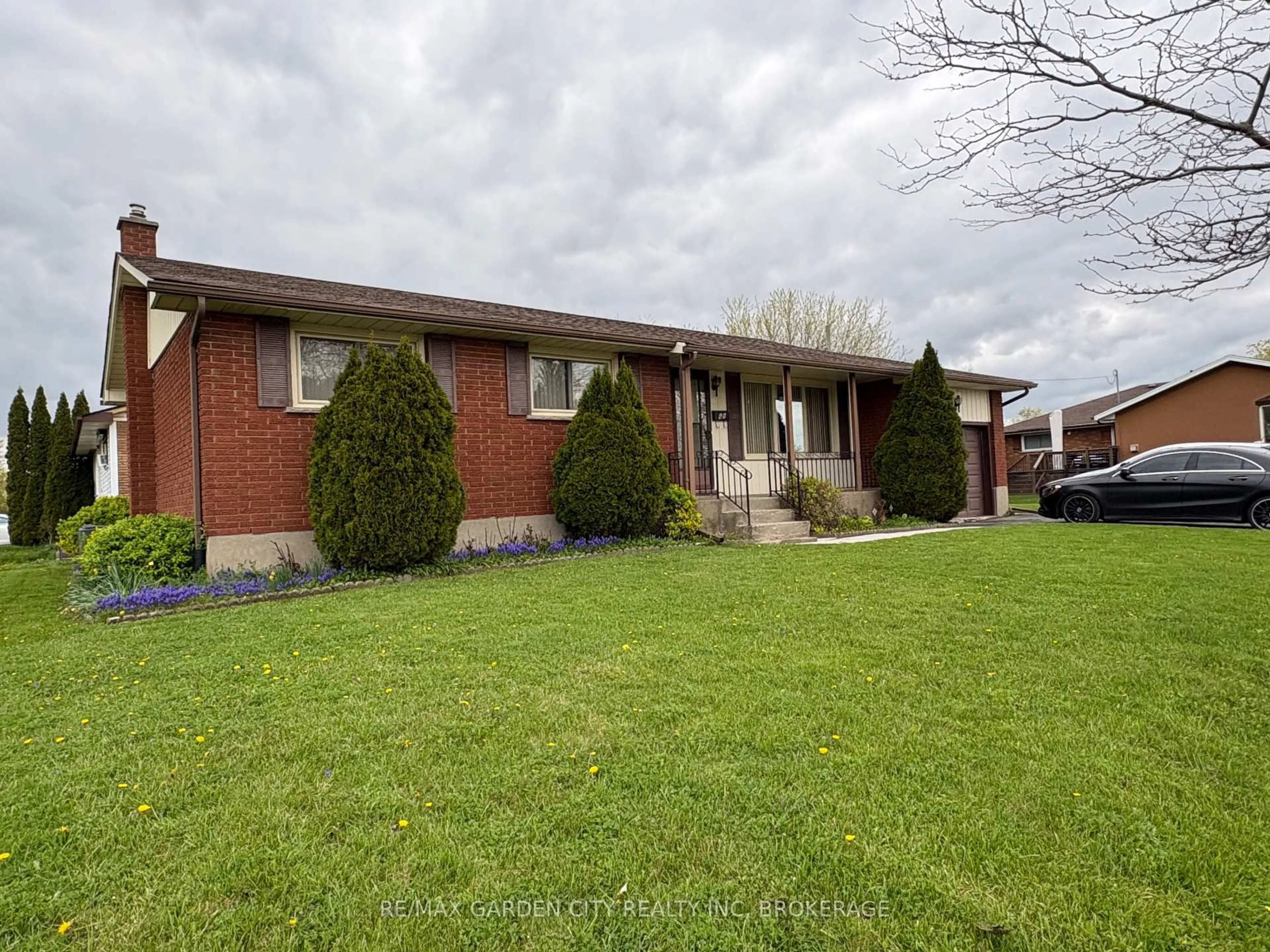 Home with brick exterior material, street for 69 Strathmore Cres, Welland Ontario L3B 1B9