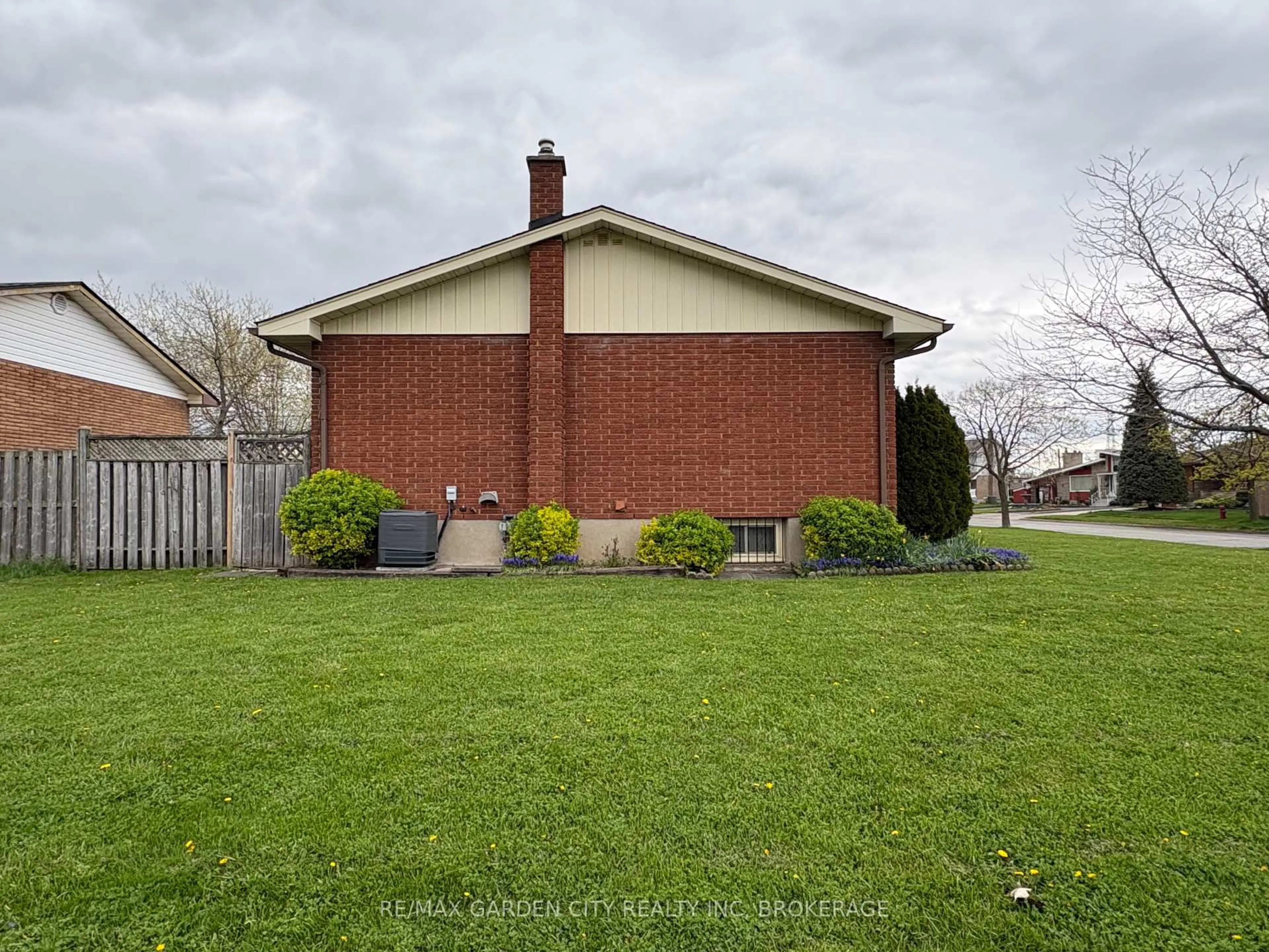 Unknown for 69 Strathmore Cres, Welland Ontario L3B 1B9