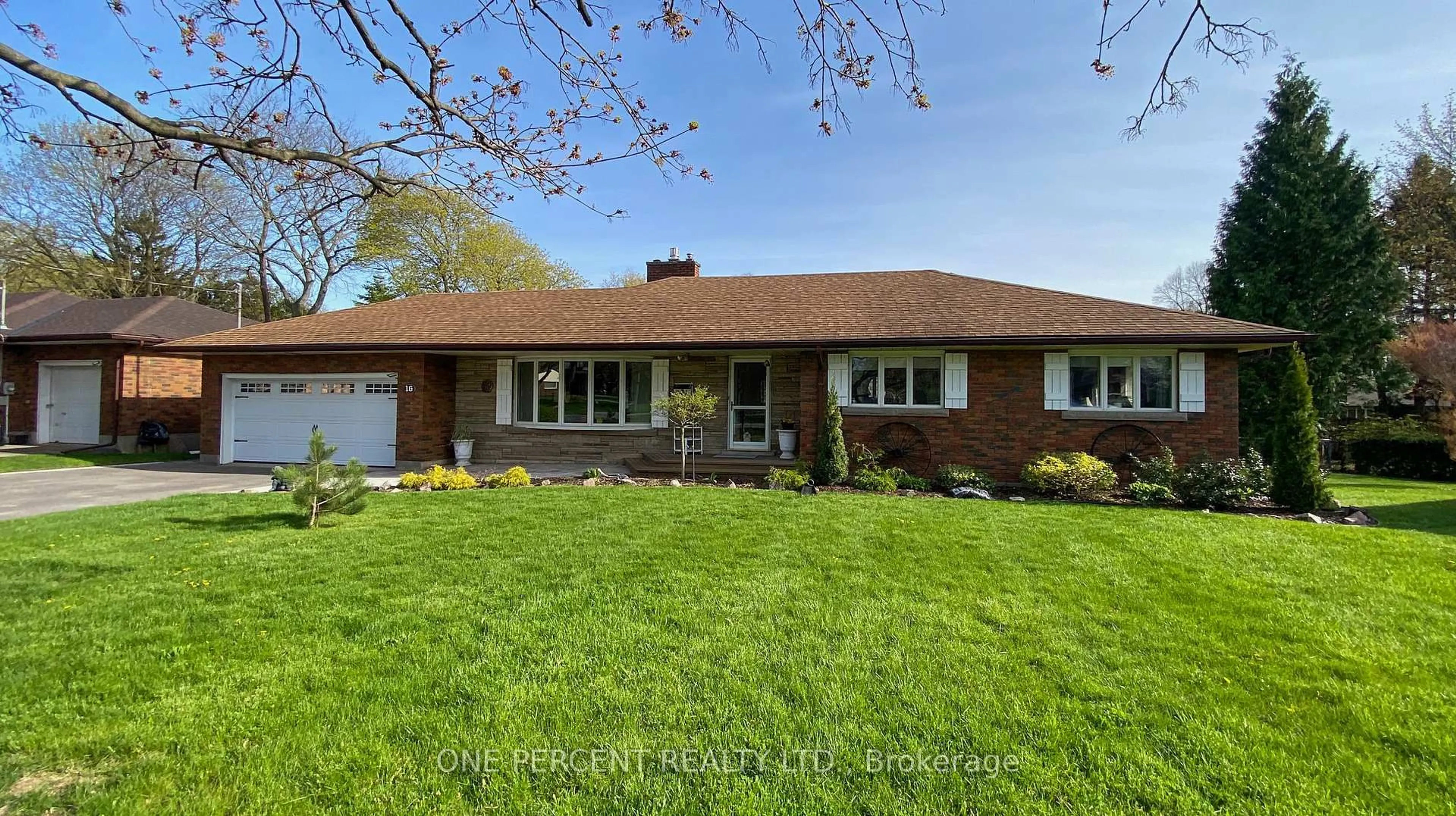 Home with brick exterior material, street for 16 Daleview Cres, Pelham Ontario L0S 1E0