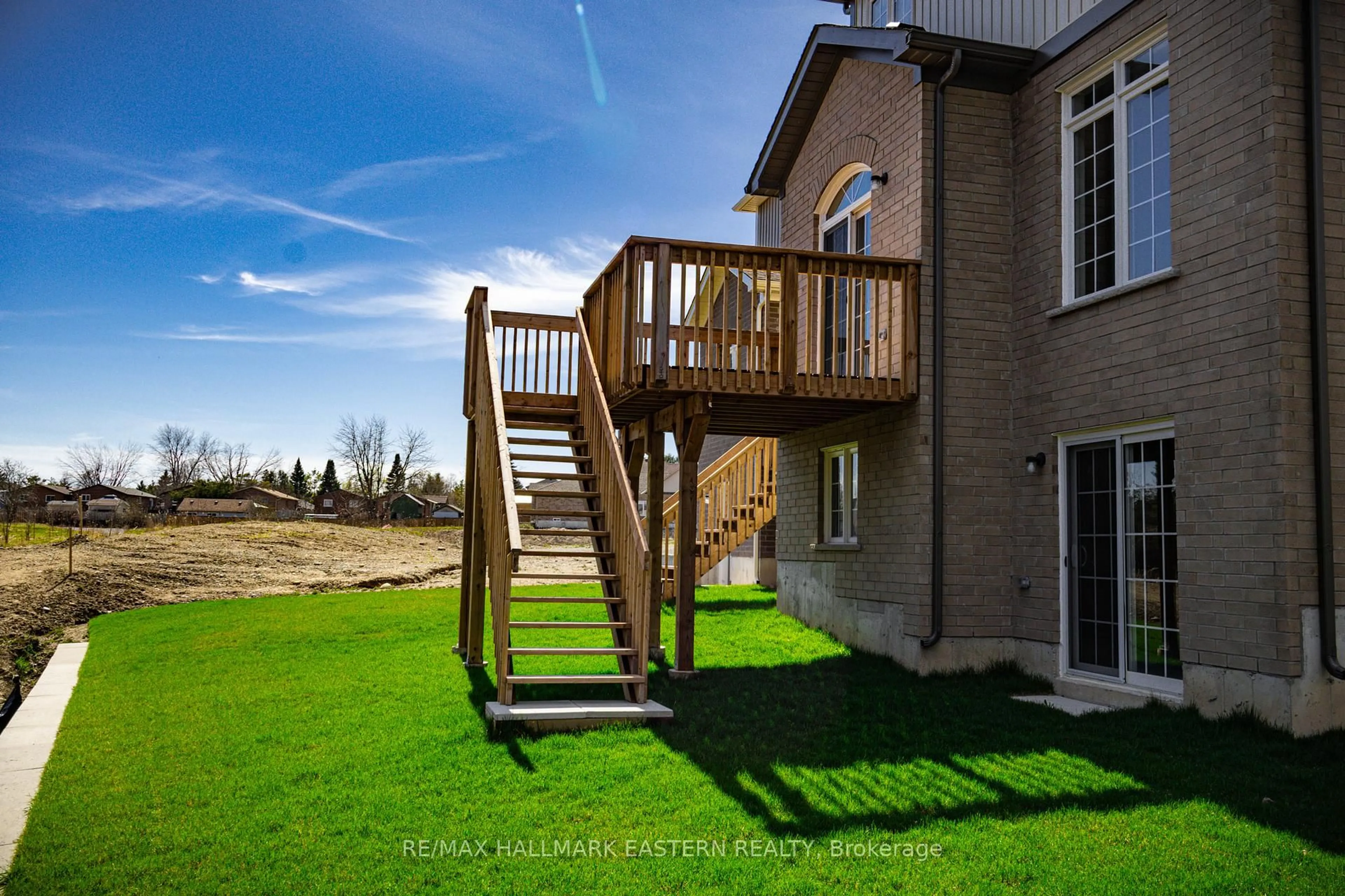 Patio, building for 37 COLDBROOK Dr, Cavan Monaghan Ontario L0A 1G0
