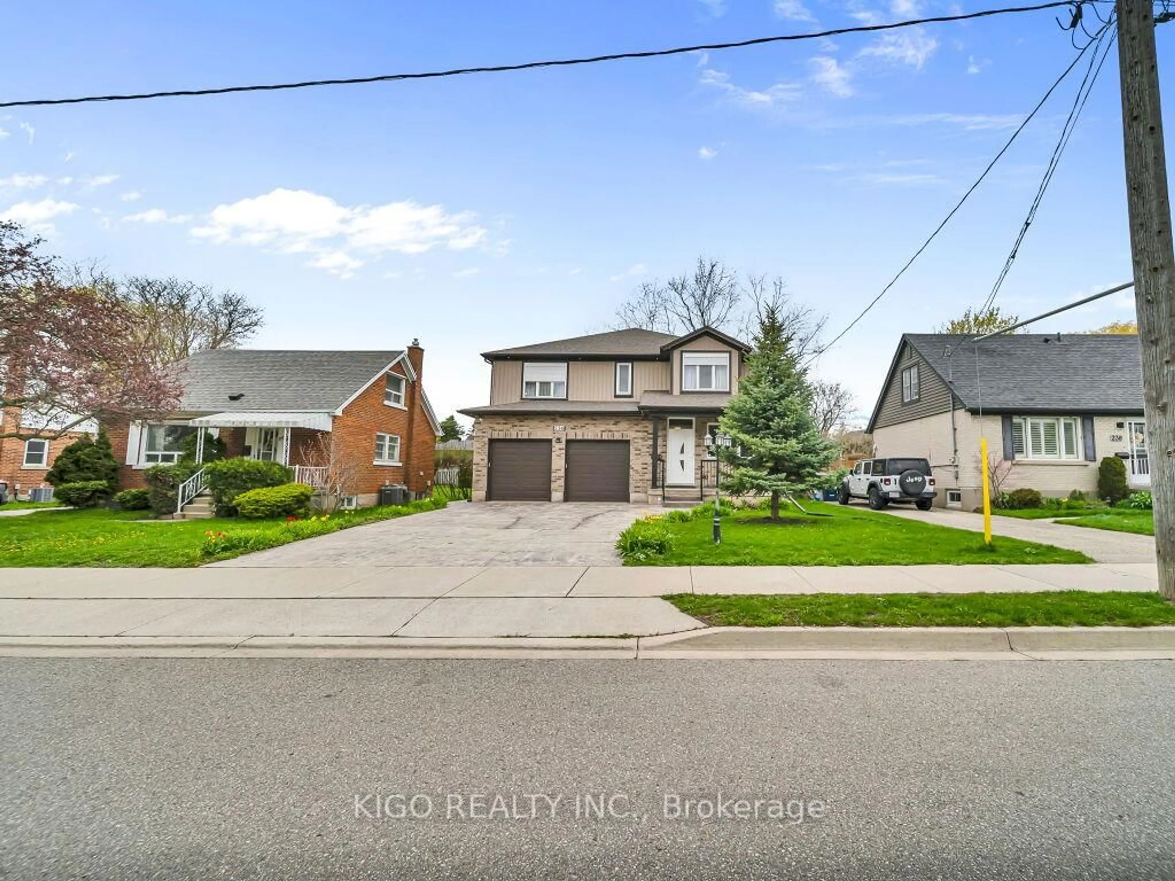 A pic from outside/outdoor area/front of a property/back of a property/a pic from drone, street for 236 Neilson Ave, Waterloo Ontario N2J 2M3