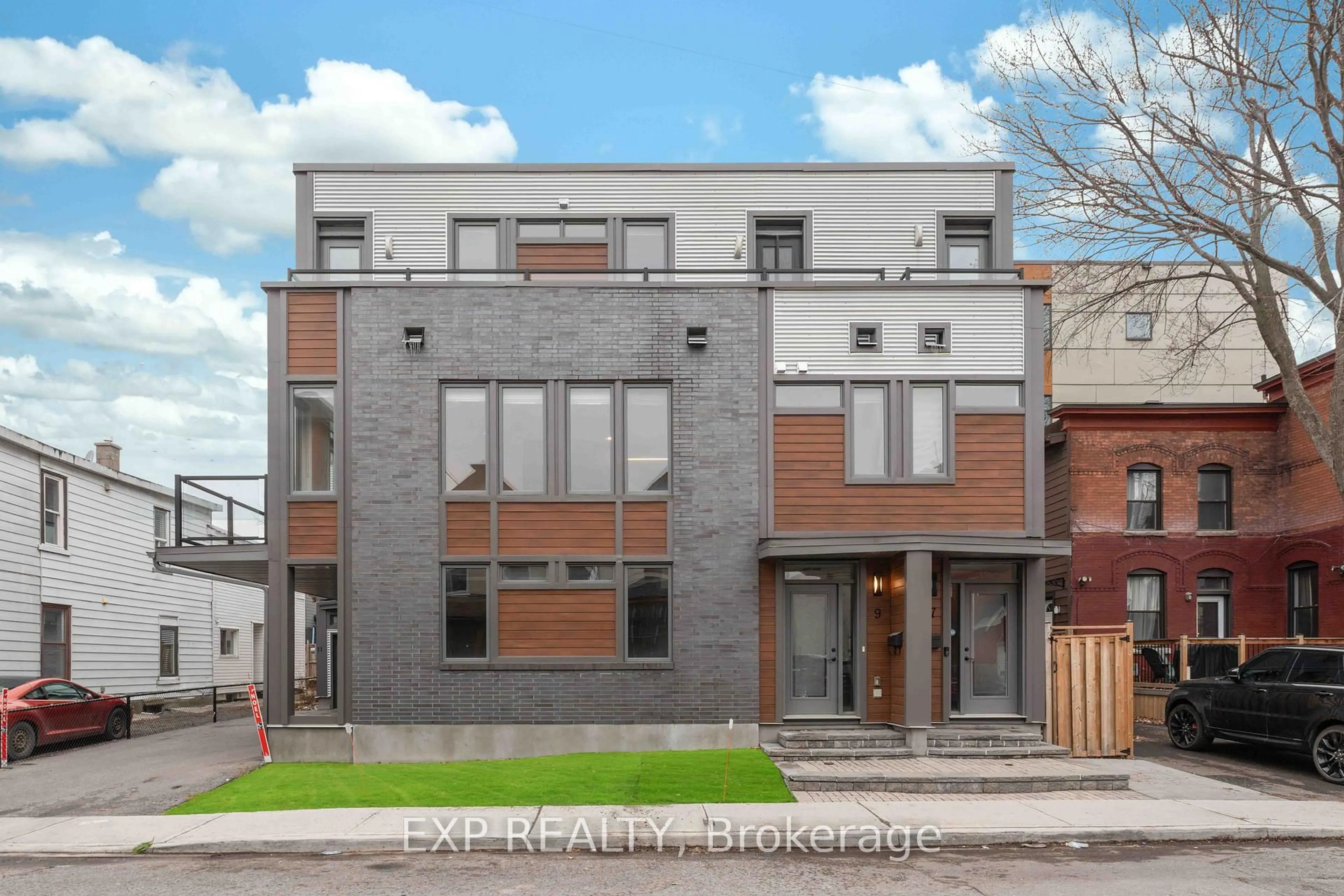 Home with brick exterior material, building for 9 Anderson St, Ottawa Ontario K1R 6T4