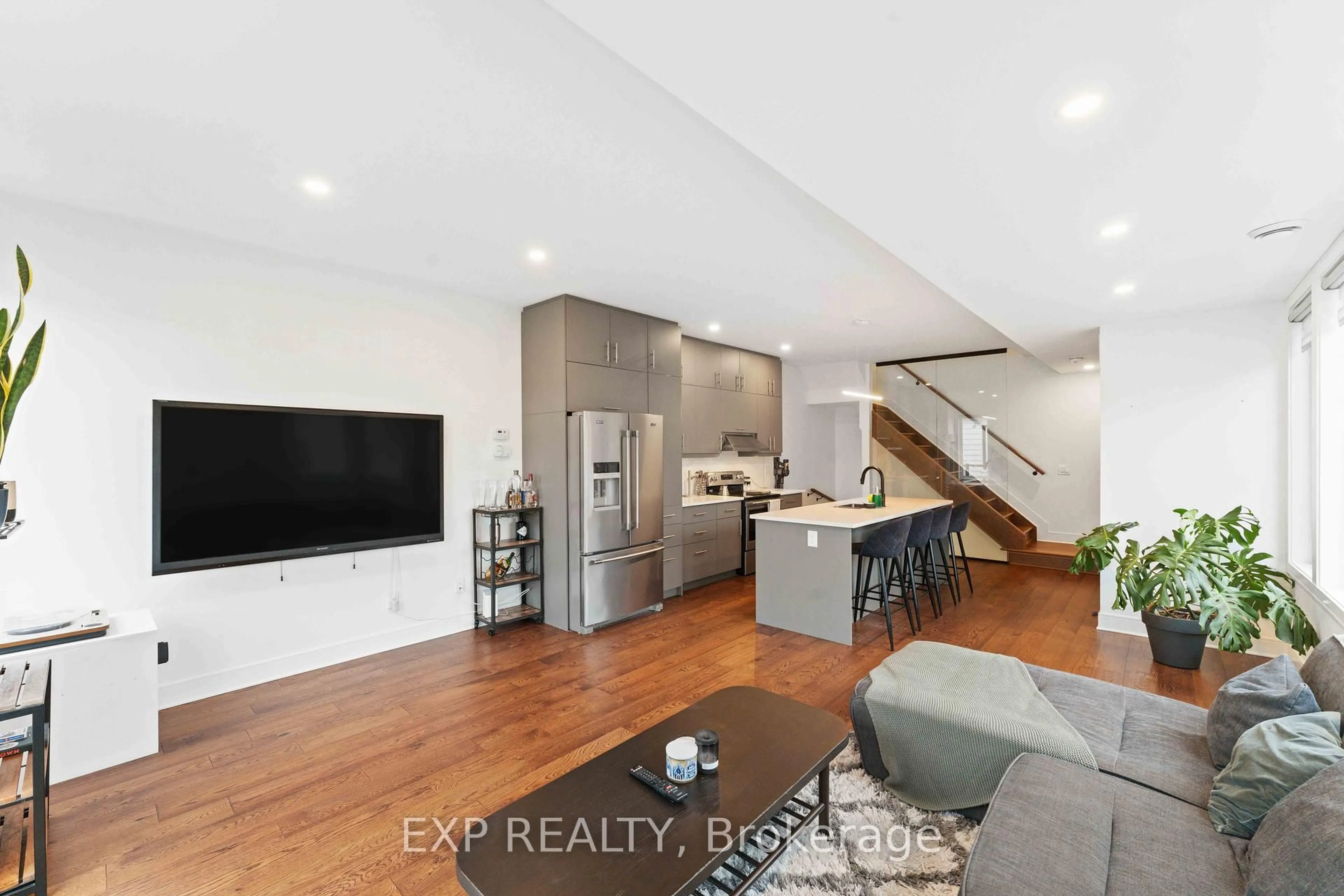 Open concept kitchen, unknown for 9 Anderson St, Ottawa Ontario K1R 6T4