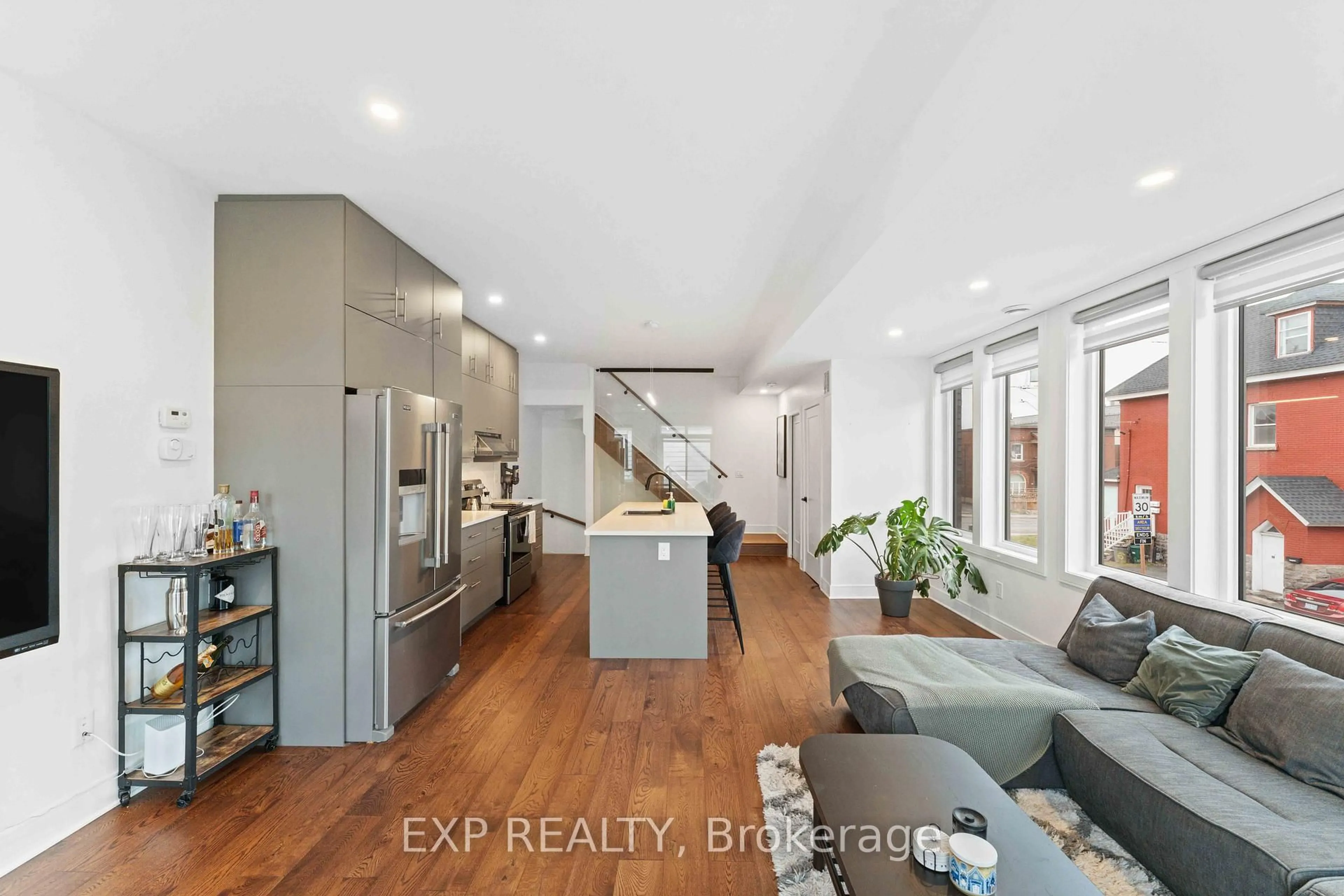 Open concept kitchen, unknown for 9 Anderson St, Ottawa Ontario K1R 6T4