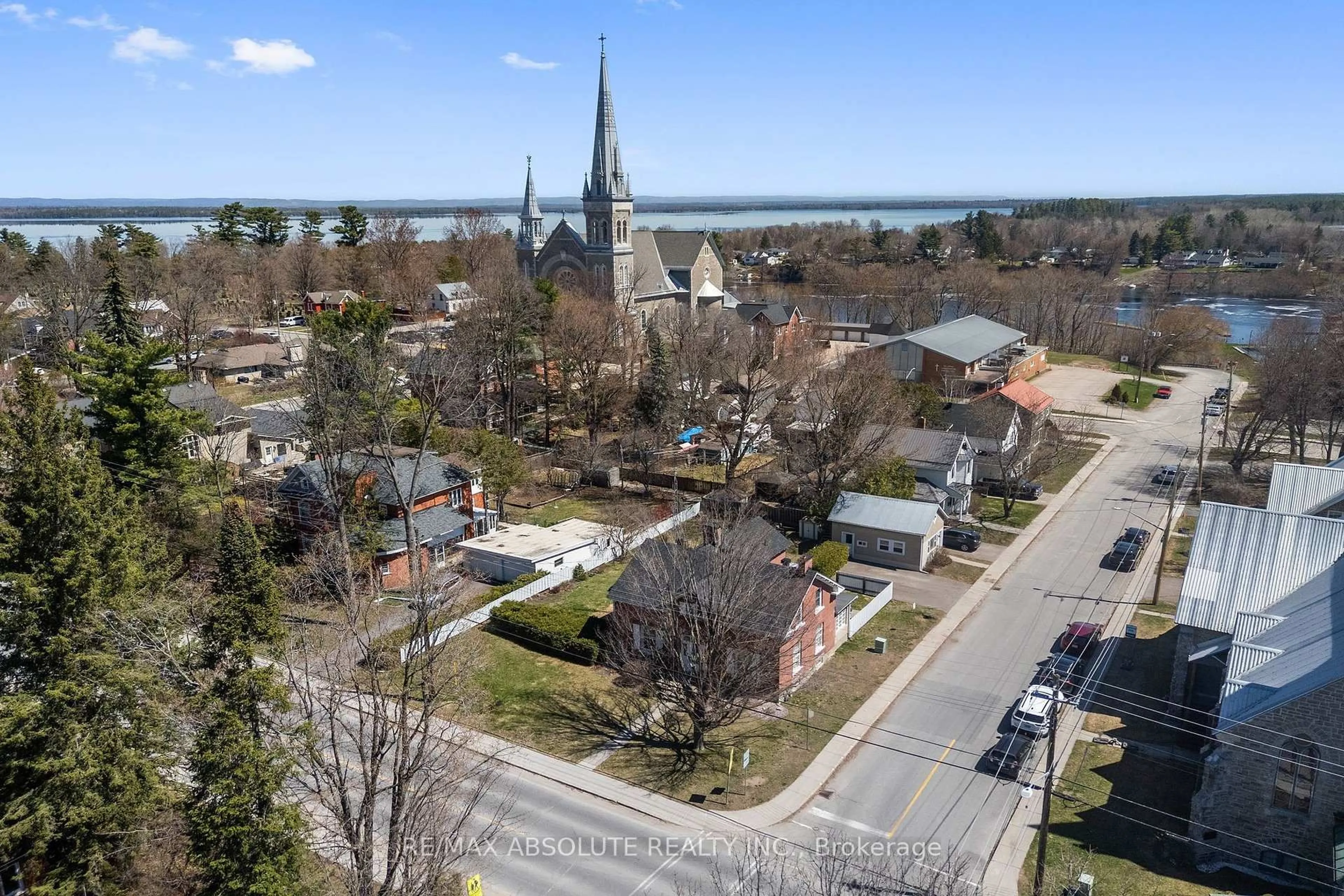 A pic from outside/outdoor area/front of a property/back of a property/a pic from drone, street for 277 John St, Arnprior Ontario K7S 2P5