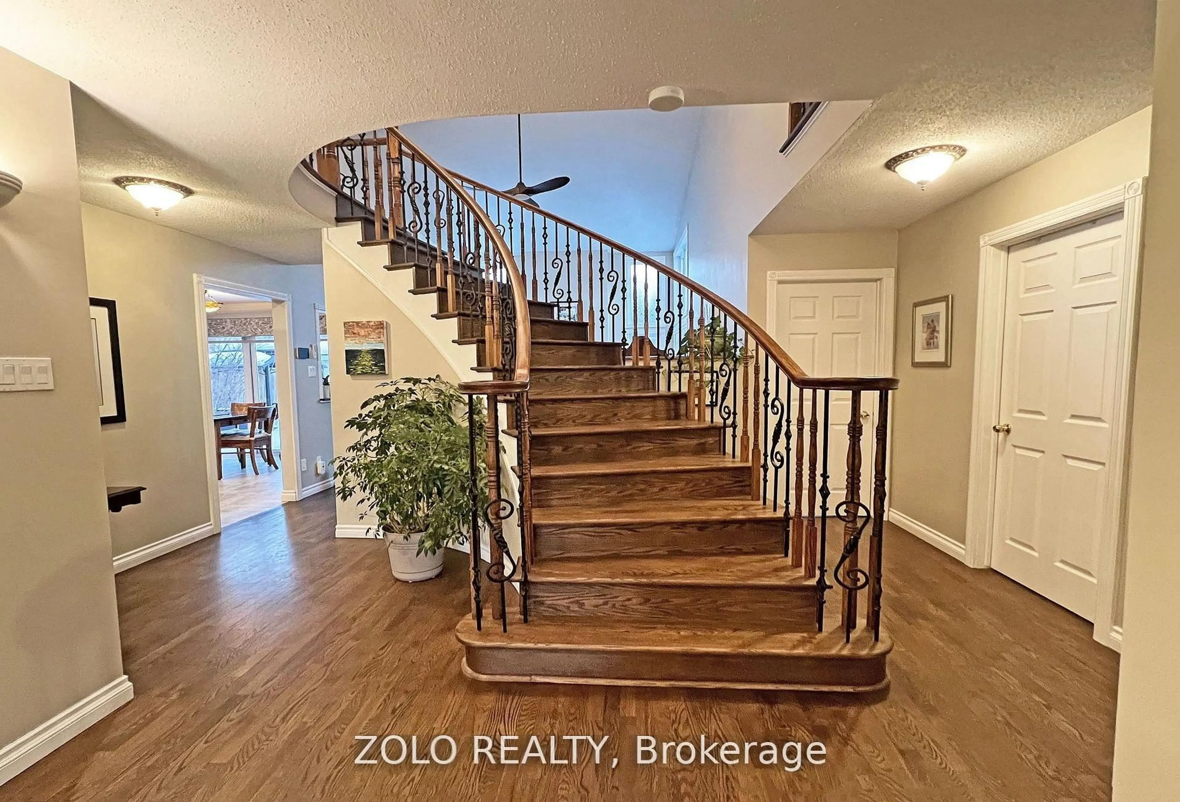 Indoor entryway for 736 Hauteview Cres, Ottawa Ontario K4A 2B8