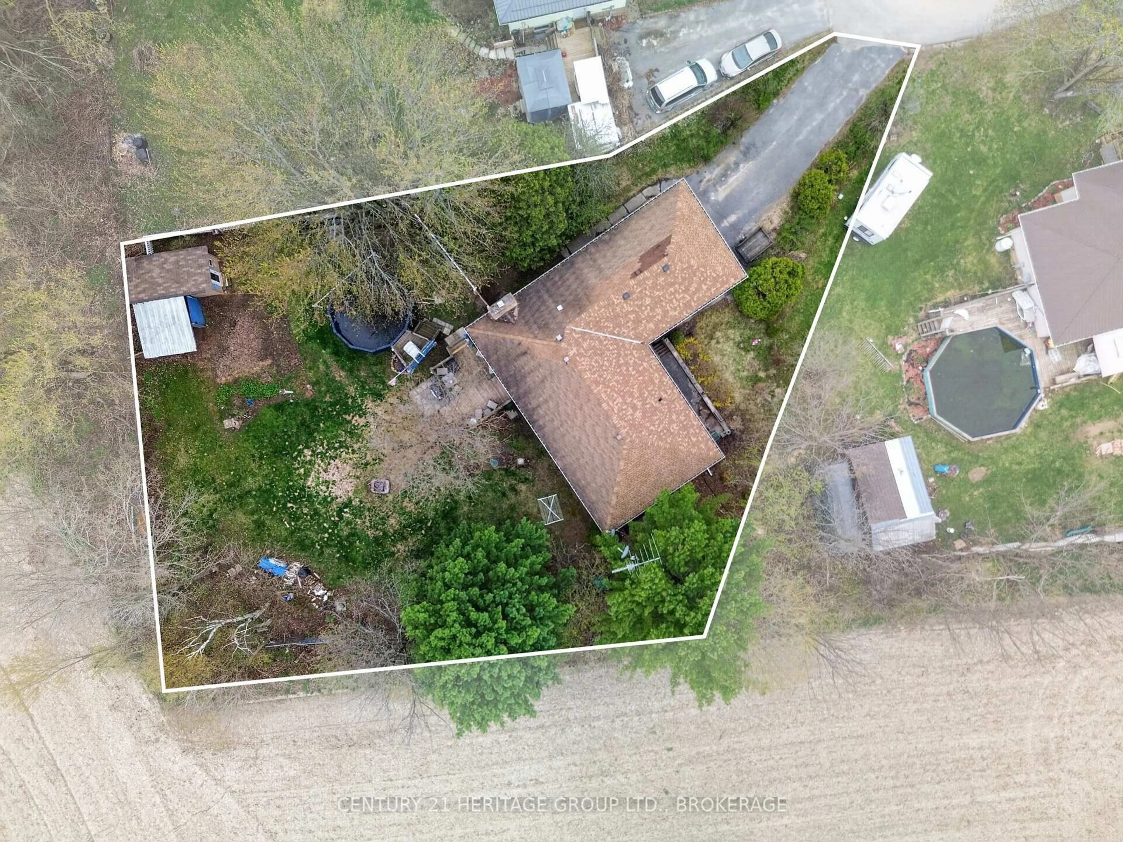 A pic from outside/outdoor area/front of a property/back of a property/a pic from drone, building for 187 Hillside Circ, Leeds and the Thousand Islands Ontario K0H 2N0