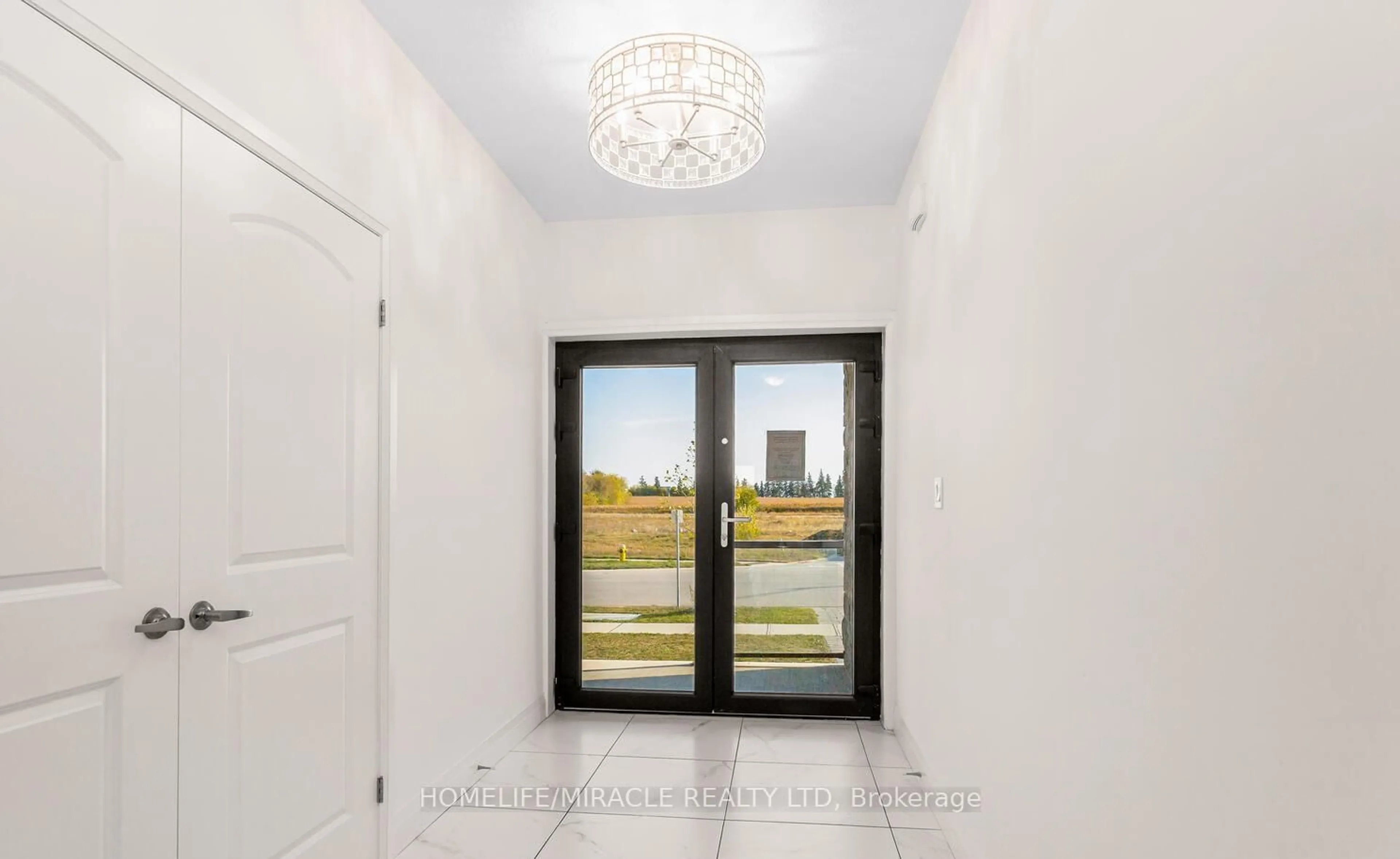 Indoor entryway for 80 Grandville Circ, Brant Ontario N3L 0J5