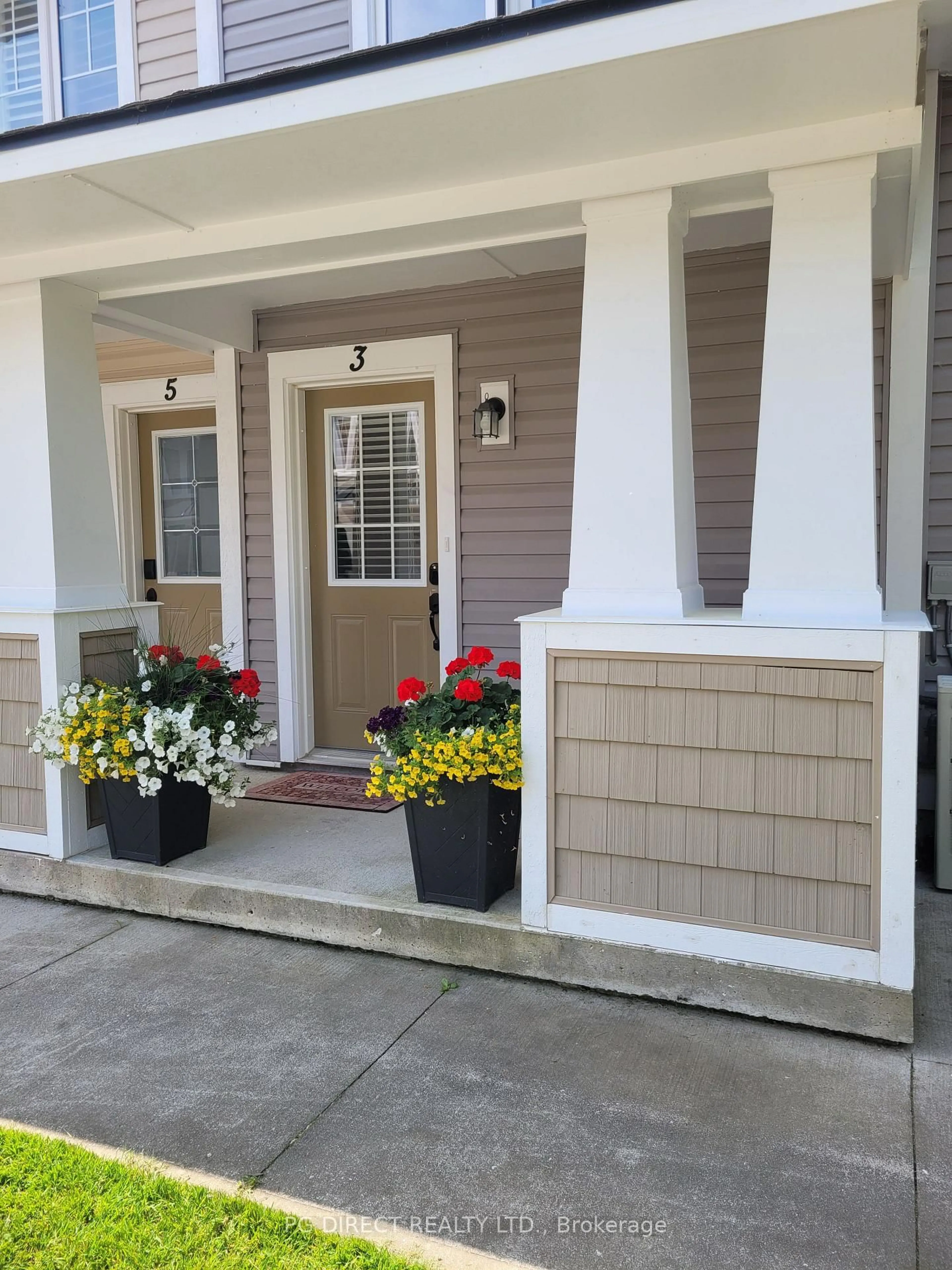 Home with vinyl exterior material, street for 3 Mulligan Lane, Georgian Bay Ontario L0K 1S0