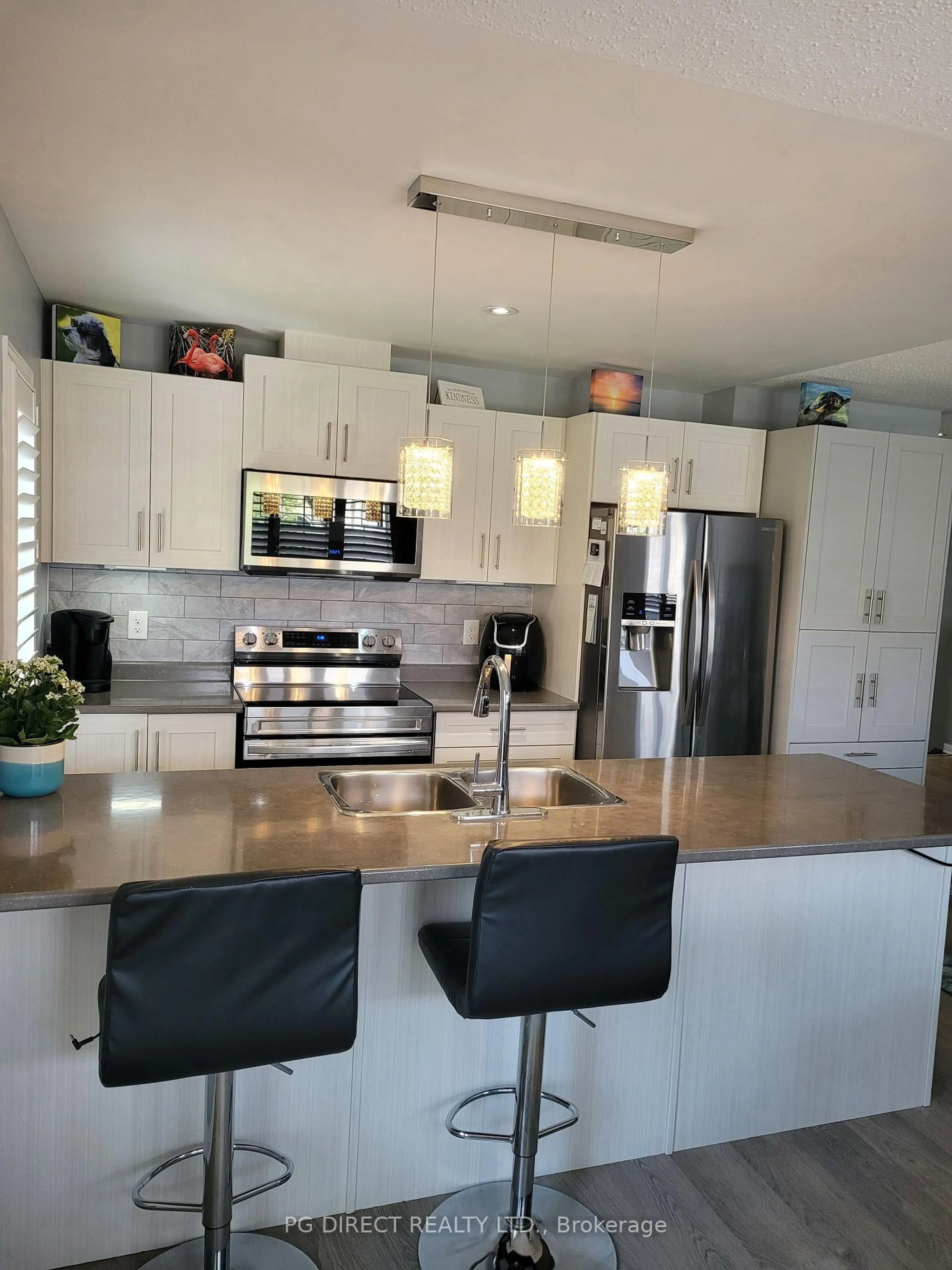 Open concept kitchen, ceramic/tile floor for 3 Mulligan Lane, Georgian Bay Ontario L0K 1S0