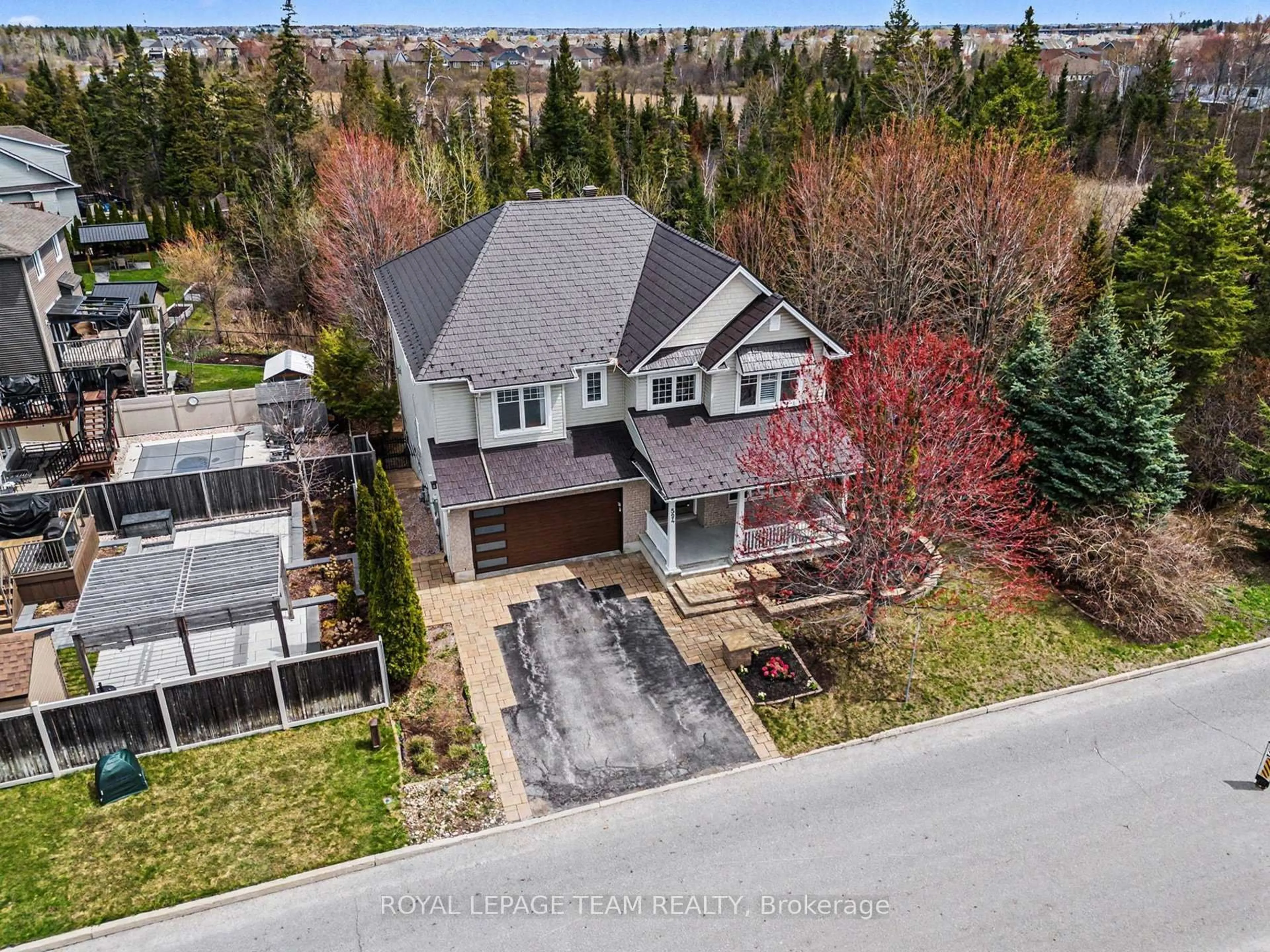 A pic from outside/outdoor area/front of a property/back of a property/a pic from drone, street for 594 Overland Dr, Ottawa Ontario K2S 0T1