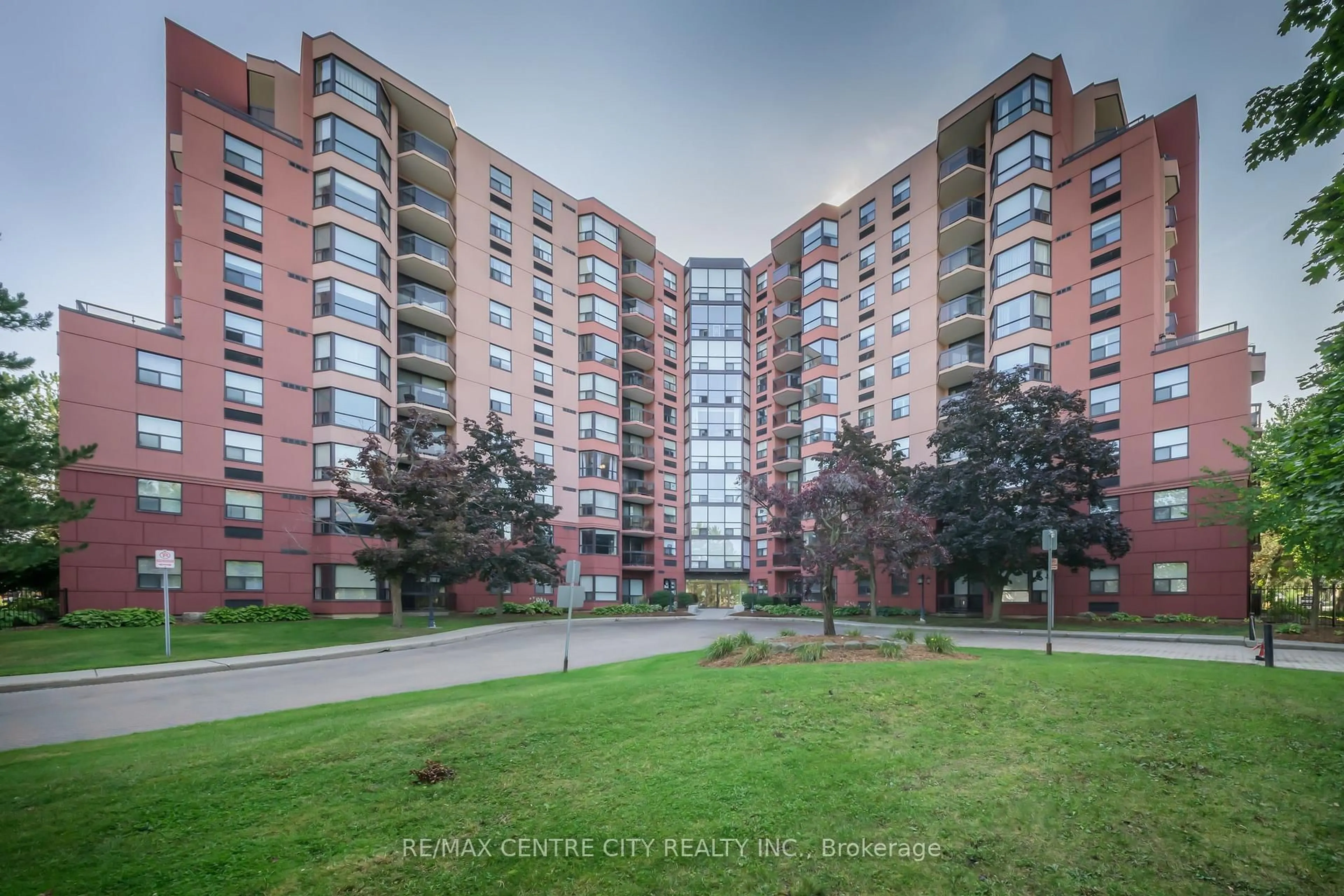 A pic from outside/outdoor area/front of a property/back of a property/a pic from drone, unknown for 600 Talbot St #103, London East Ontario N6A 5L9