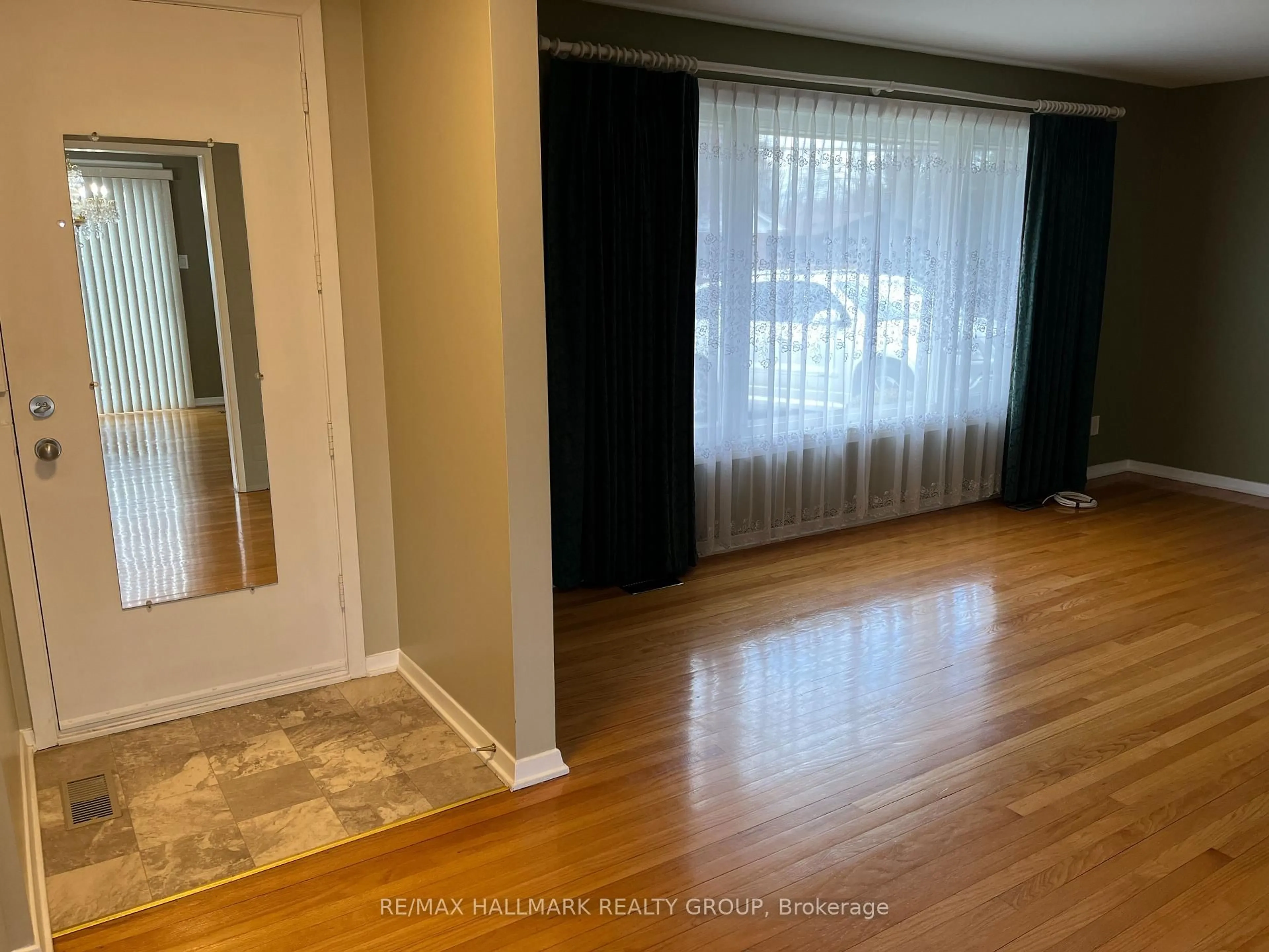 A pic of a room for 1248 Tompkins St, Ottawa Ontario K2C 3B7