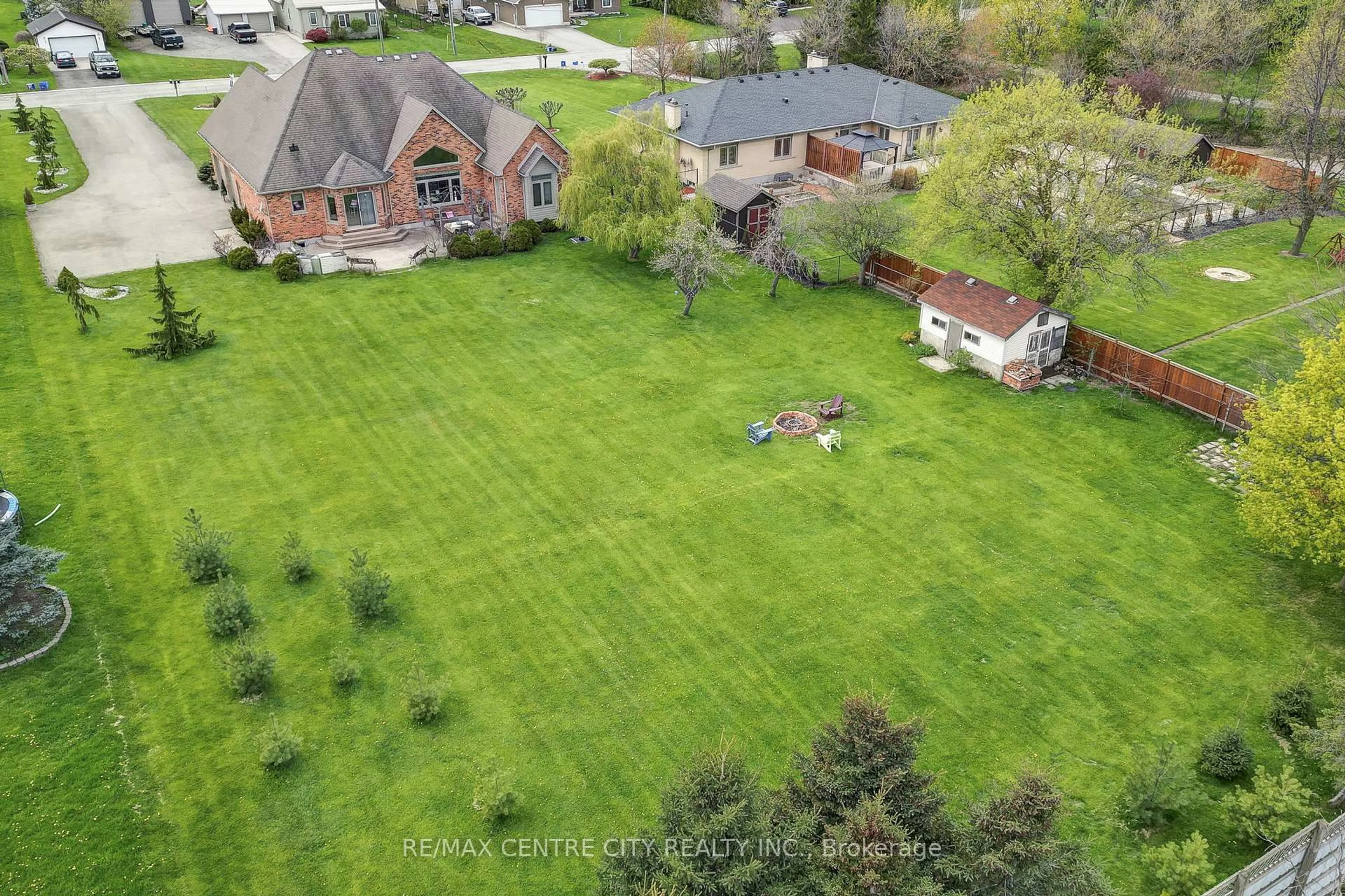 A pic from outside/outdoor area/front of a property/back of a property/a pic from drone, unknown for 9538 Tower Rd, Central Elgin Ontario N5P 3S7