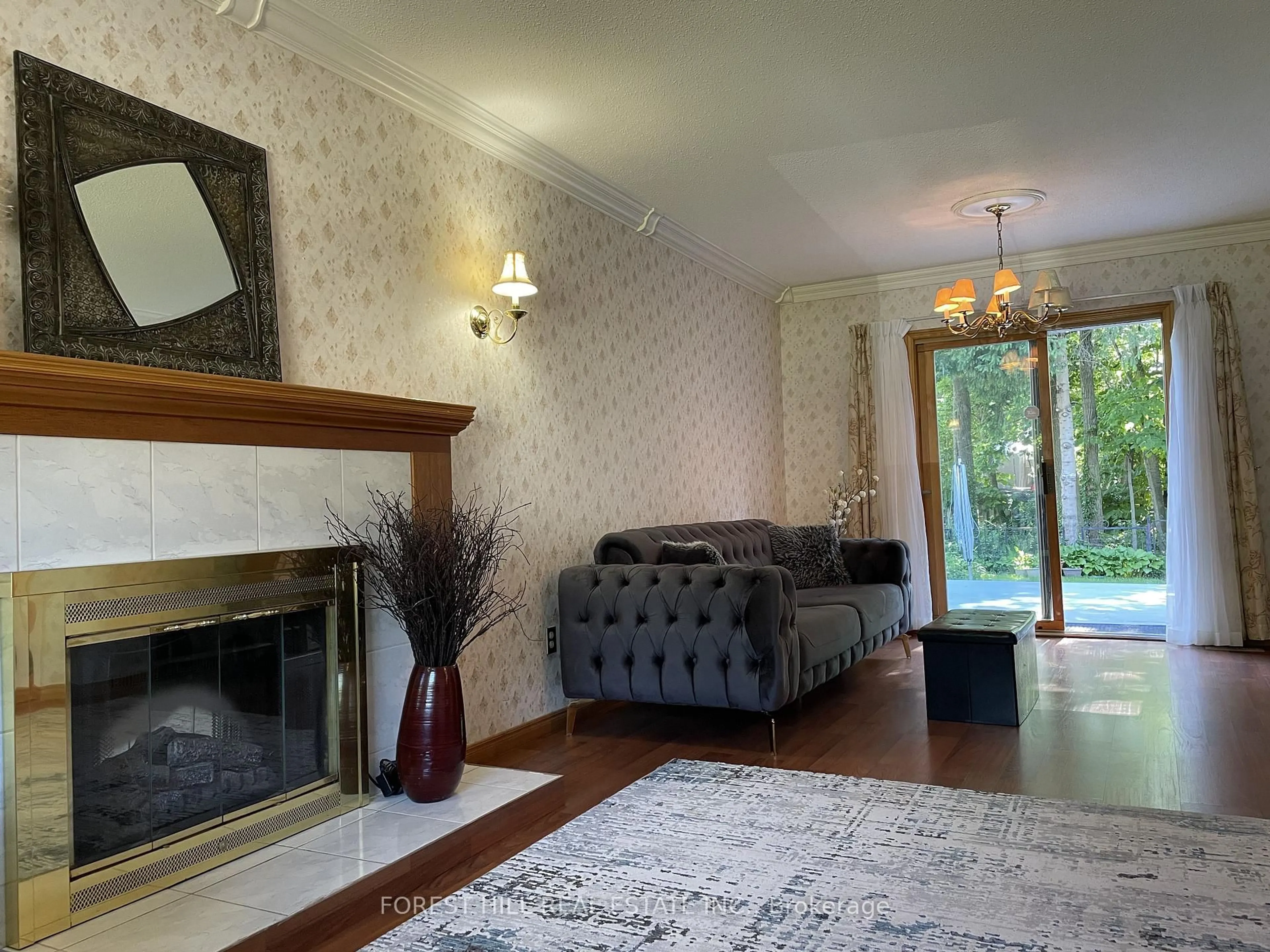 Living room with furniture, unknown for 176 Golfview Rd, London South Ontario N6C 5V4