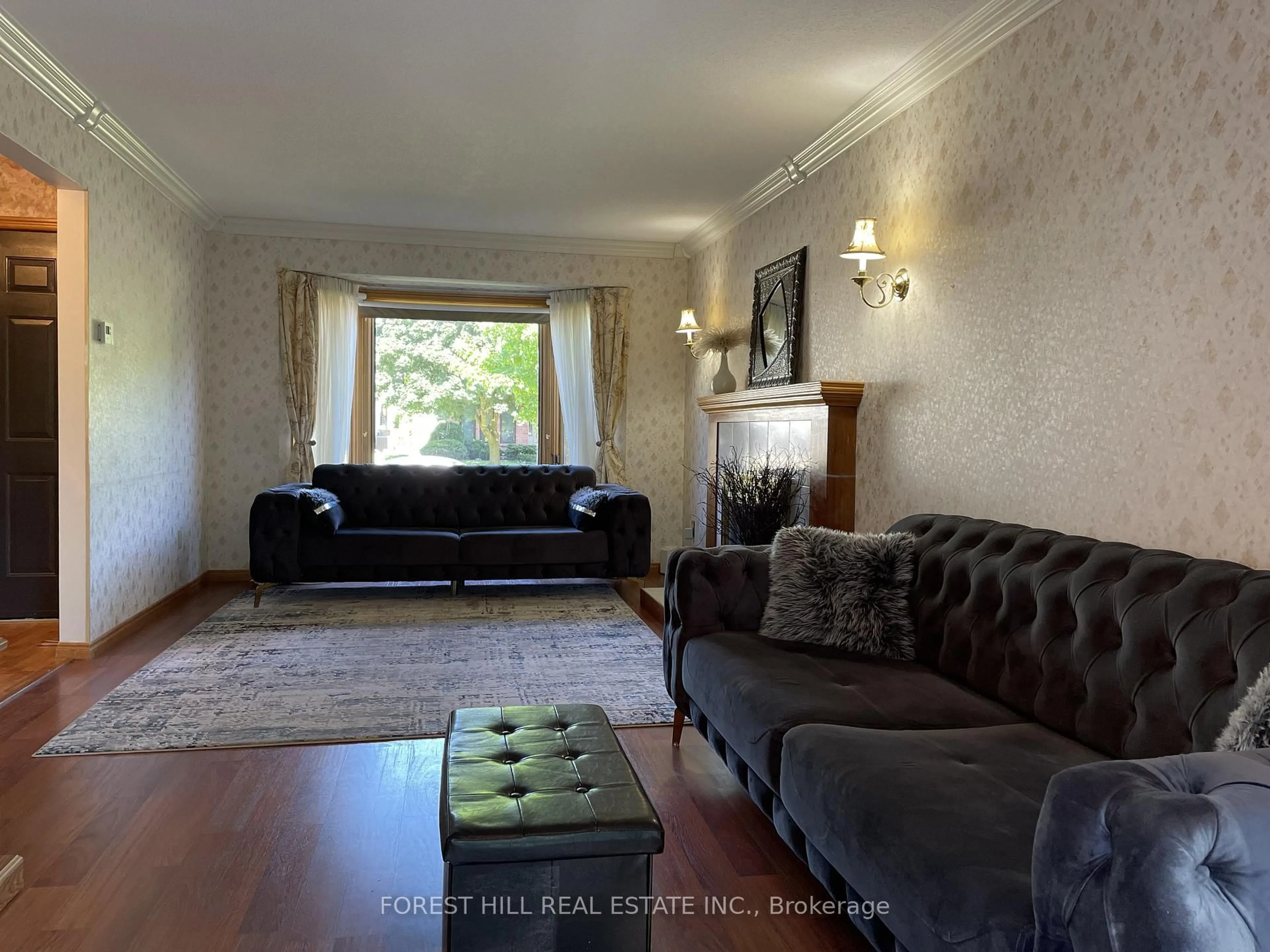 Living room with furniture, unknown for 176 Golfview Rd, London South Ontario N6C 5V4