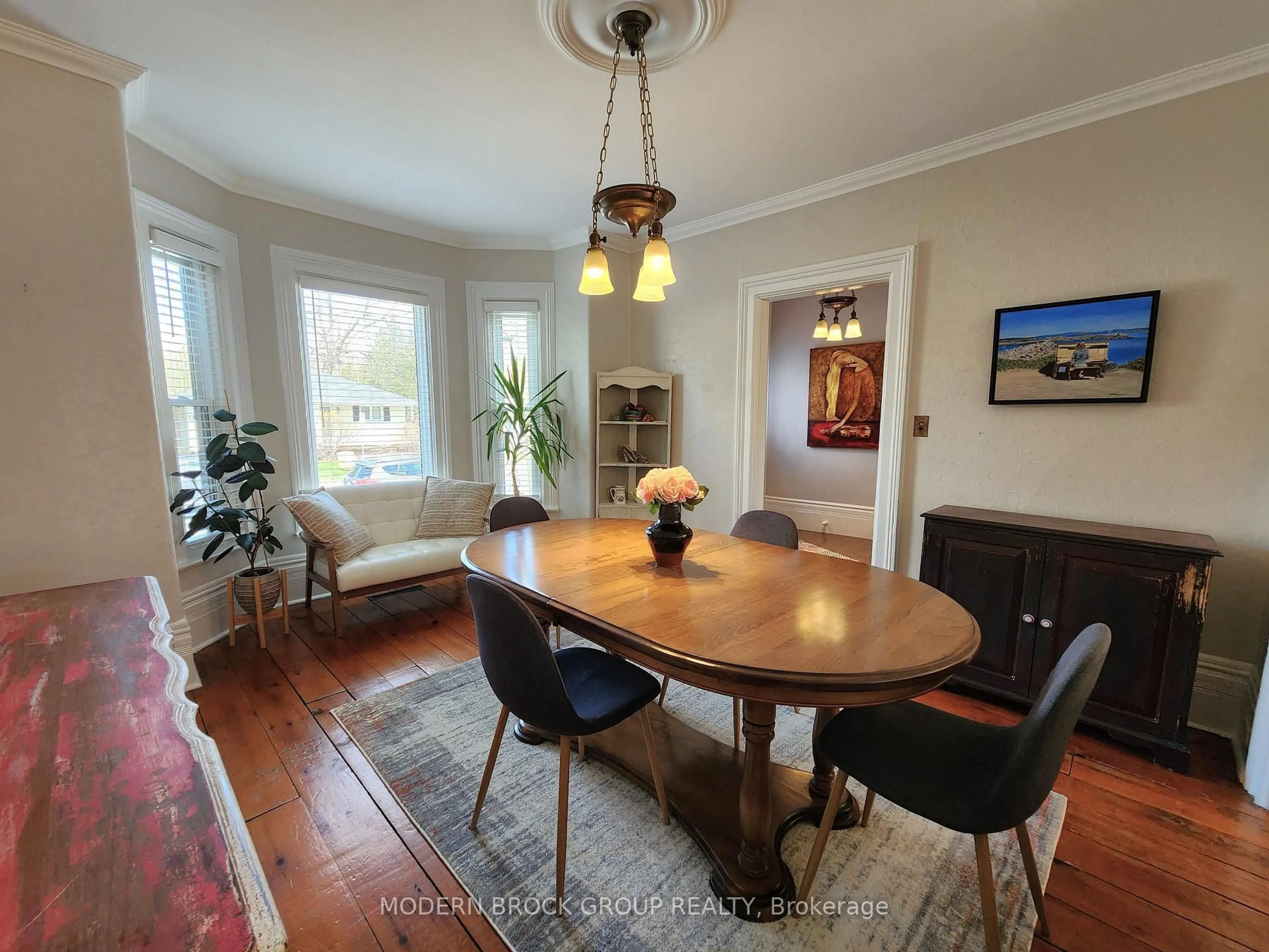 Dining room, wood/laminate floor for 287 Brock St, Brockville Ontario K6V 4G8