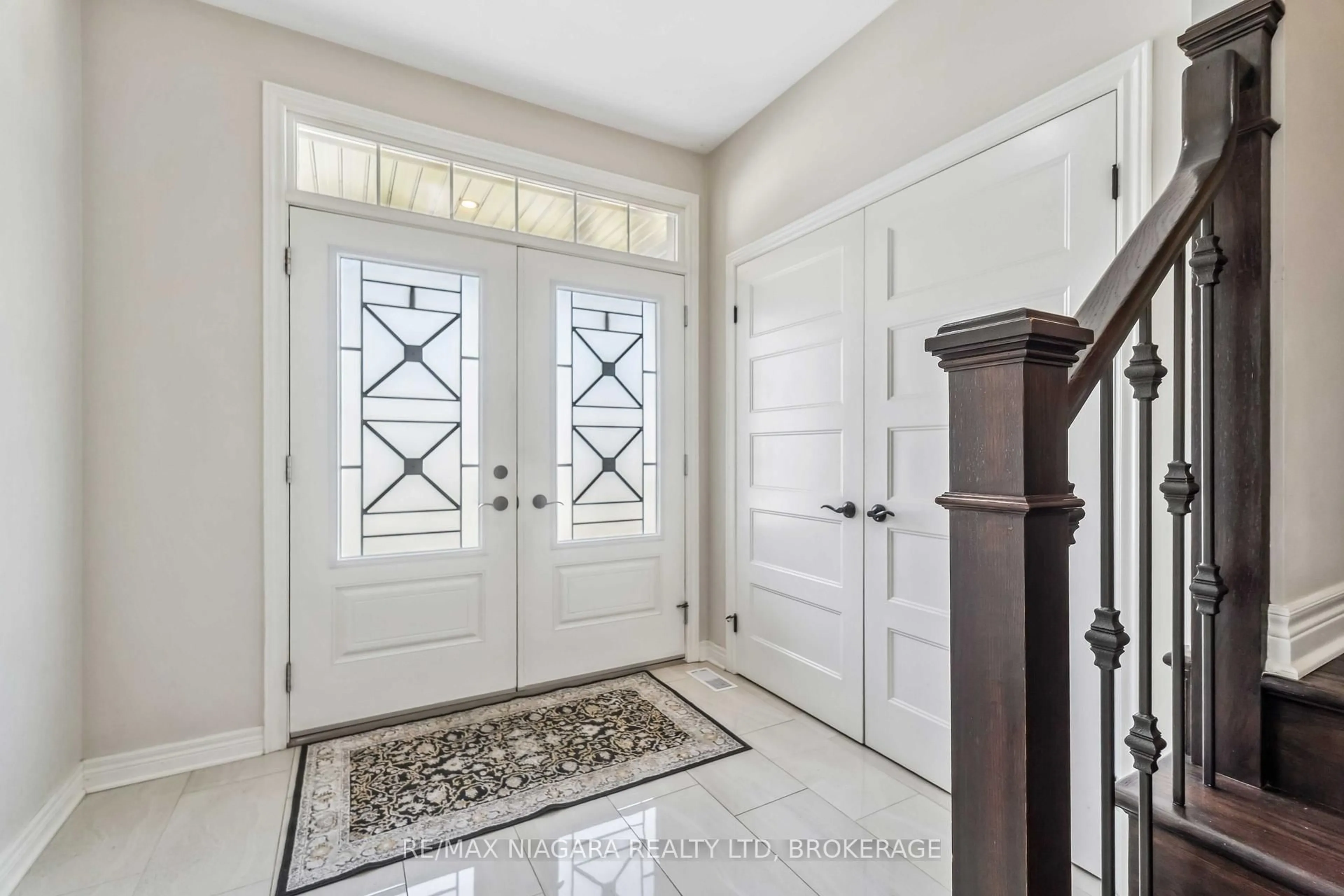 Indoor entryway for 1 Hopkins St, Thorold Ontario L2V 0E6