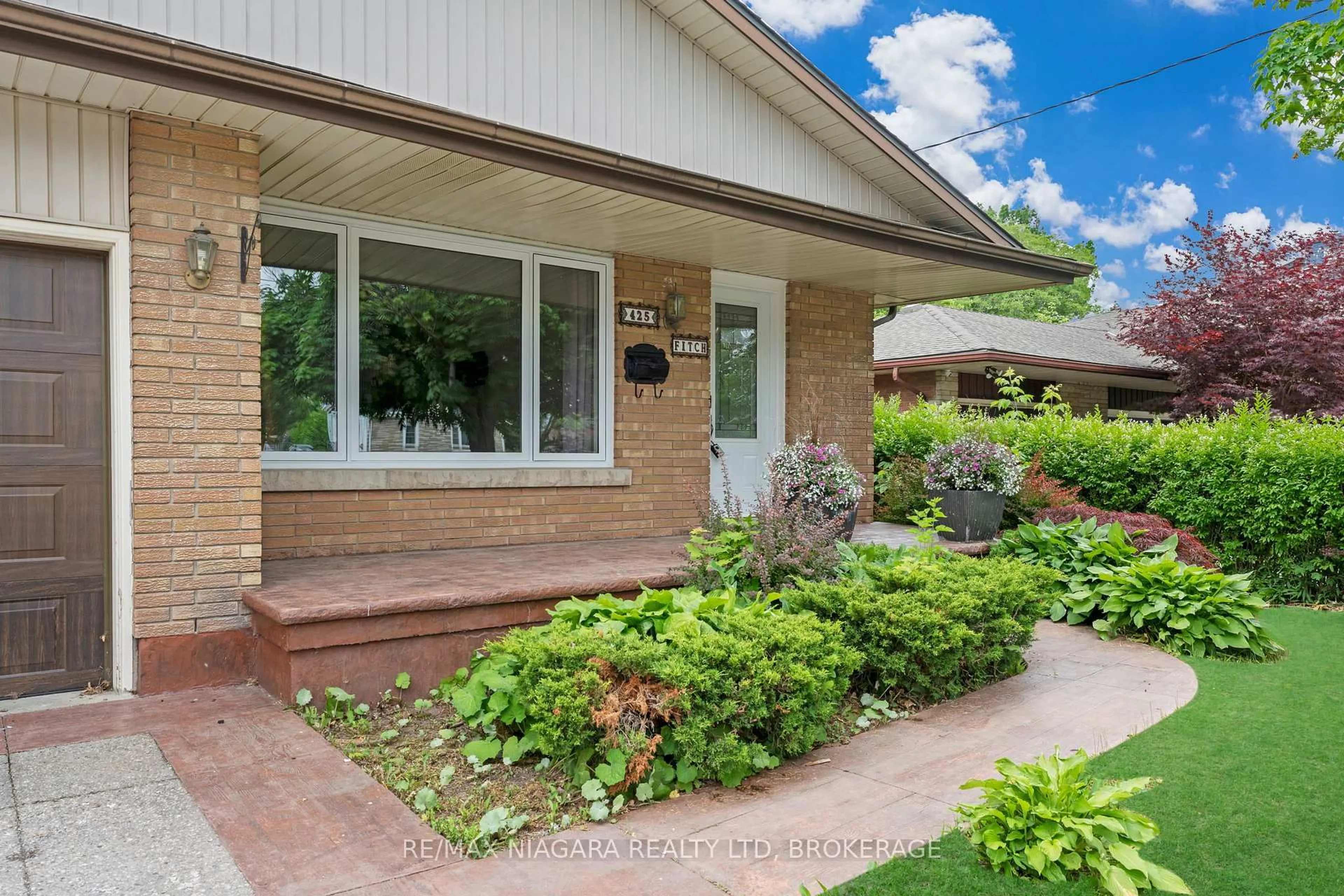 Home with brick exterior material, street for 425 Fitch St, Welland Ontario L3C 4W7