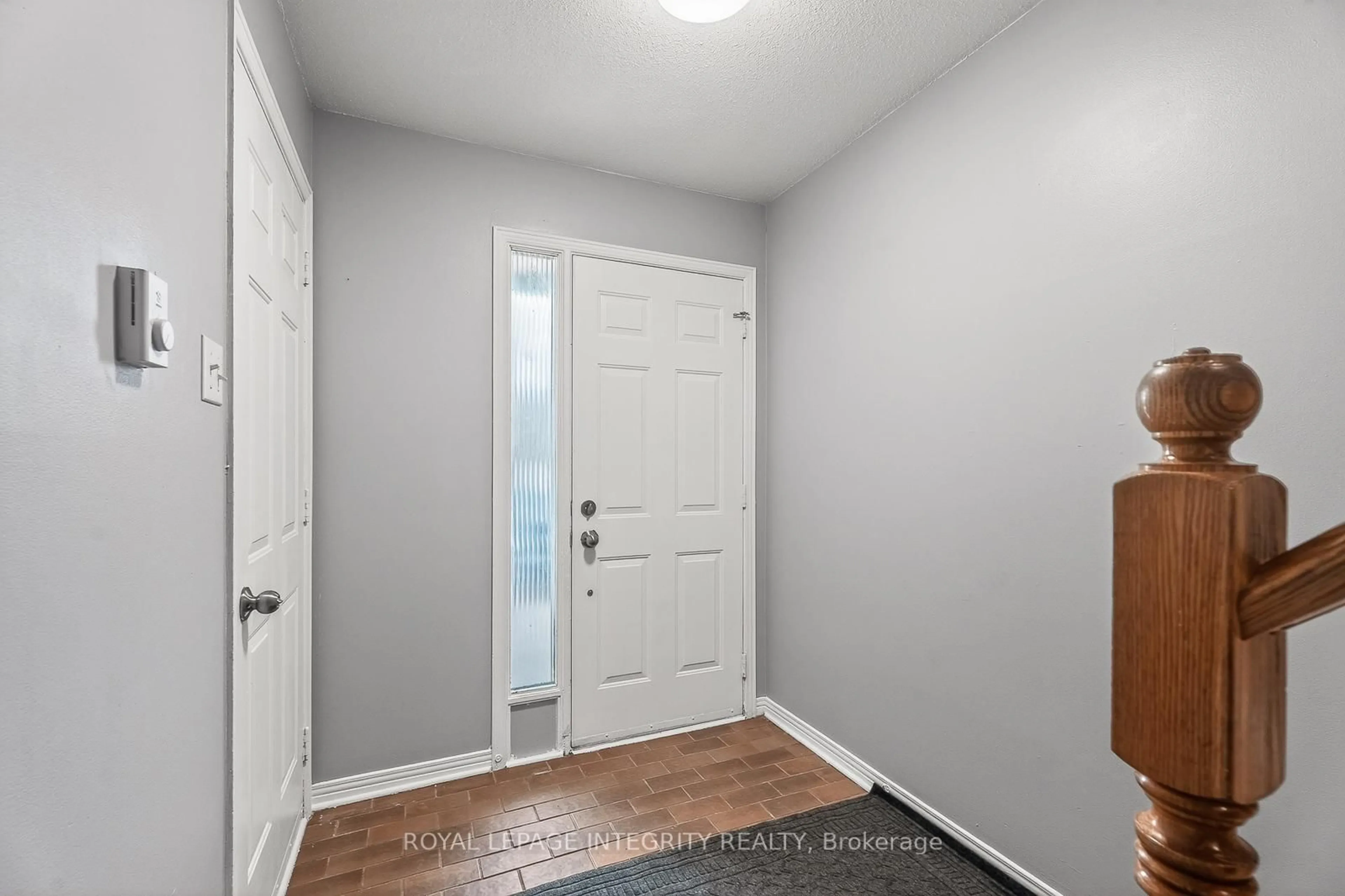 Indoor entryway for 108 Stratas Crt #8, Kanata Ontario K2L 3K4