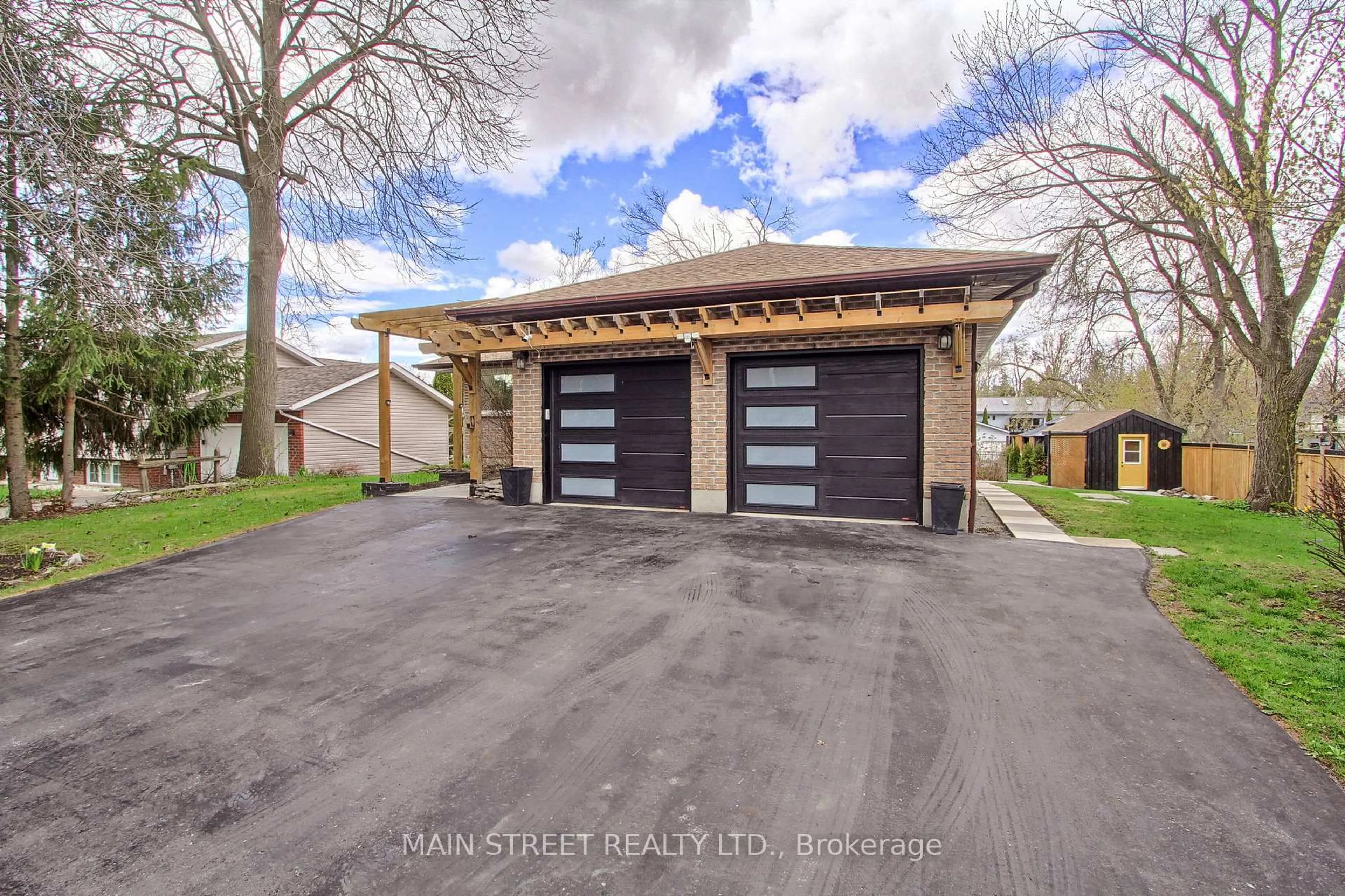 Indoor garage for 24 Maple Grove Rd, Kawartha Lakes Ontario K9V 4R6