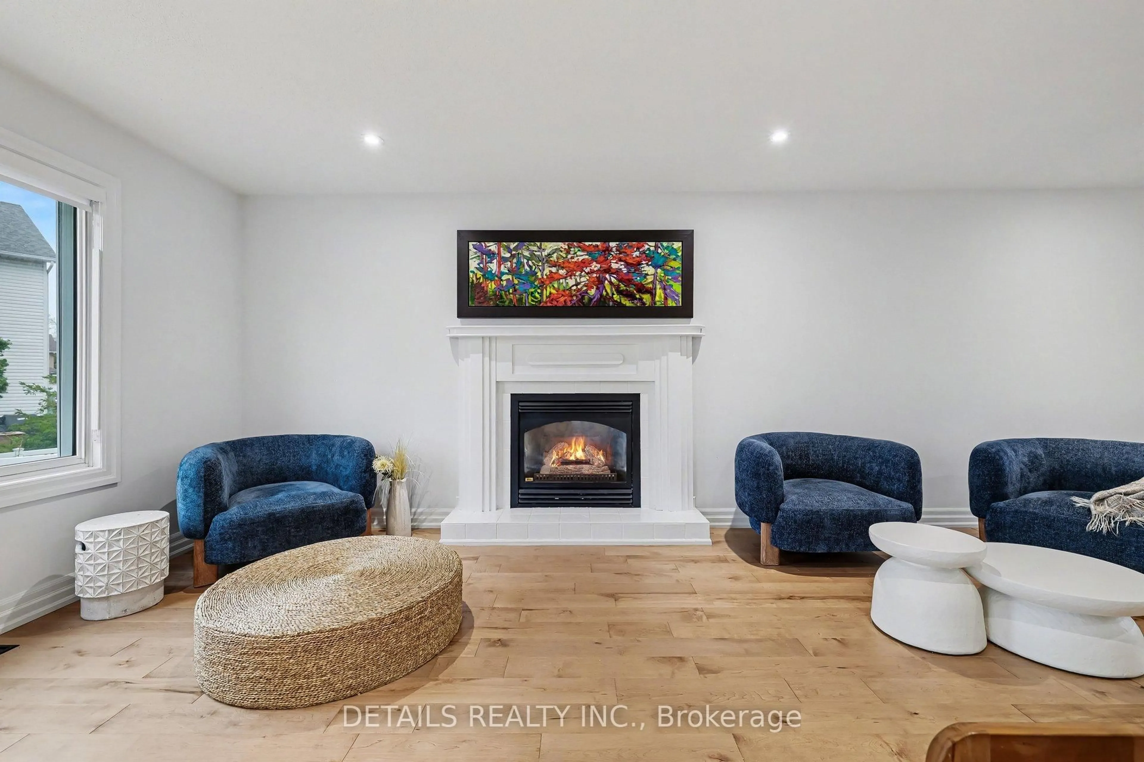 Living room with furniture, unknown for 1234 Matheson Rd, Ottawa Ontario K1J 1A7
