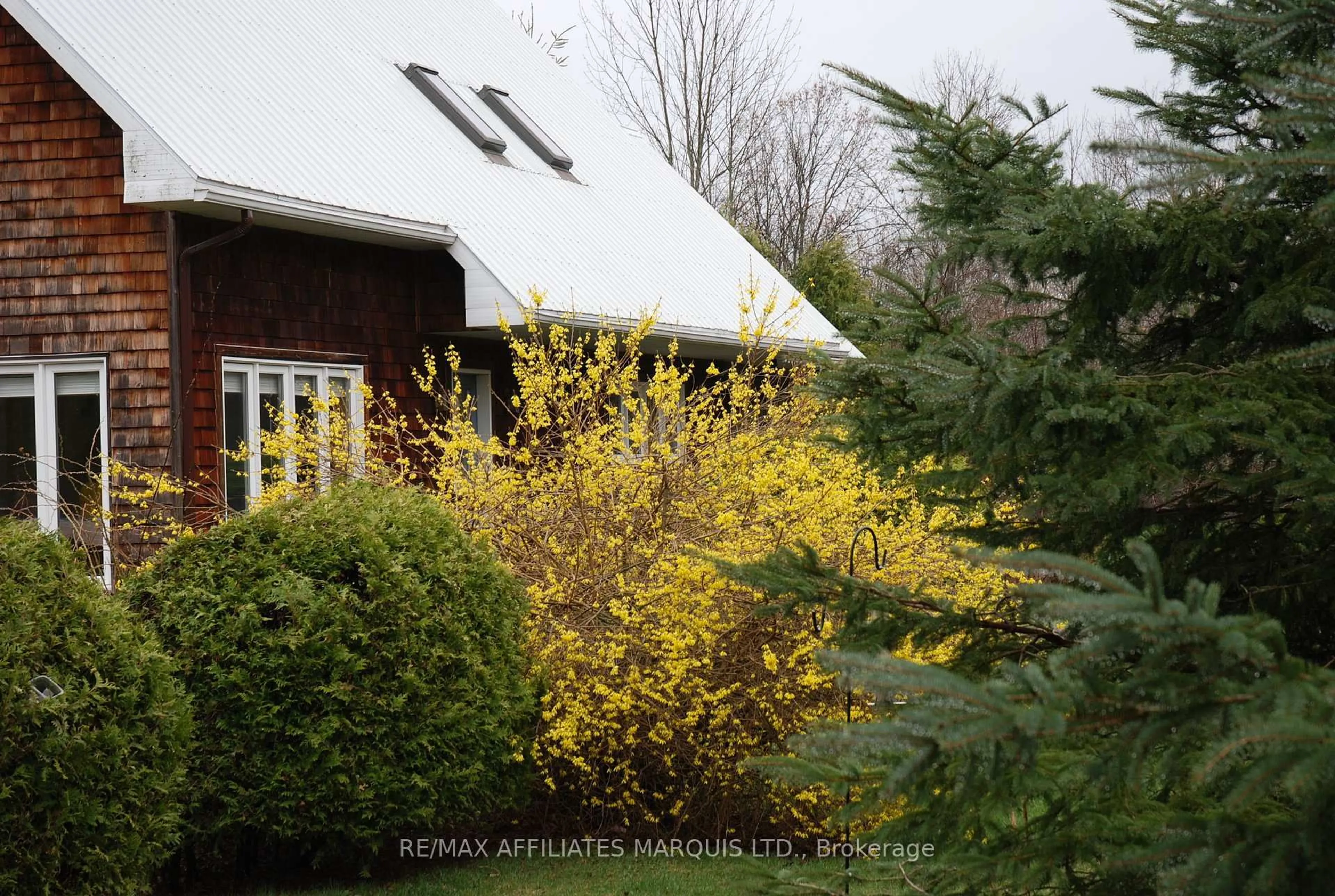 A pic from outside/outdoor area/front of a property/back of a property/a pic from drone, street for 18863 Kenyon Con Rd 8 Rd, North Glengarry Ontario K0C 1T0