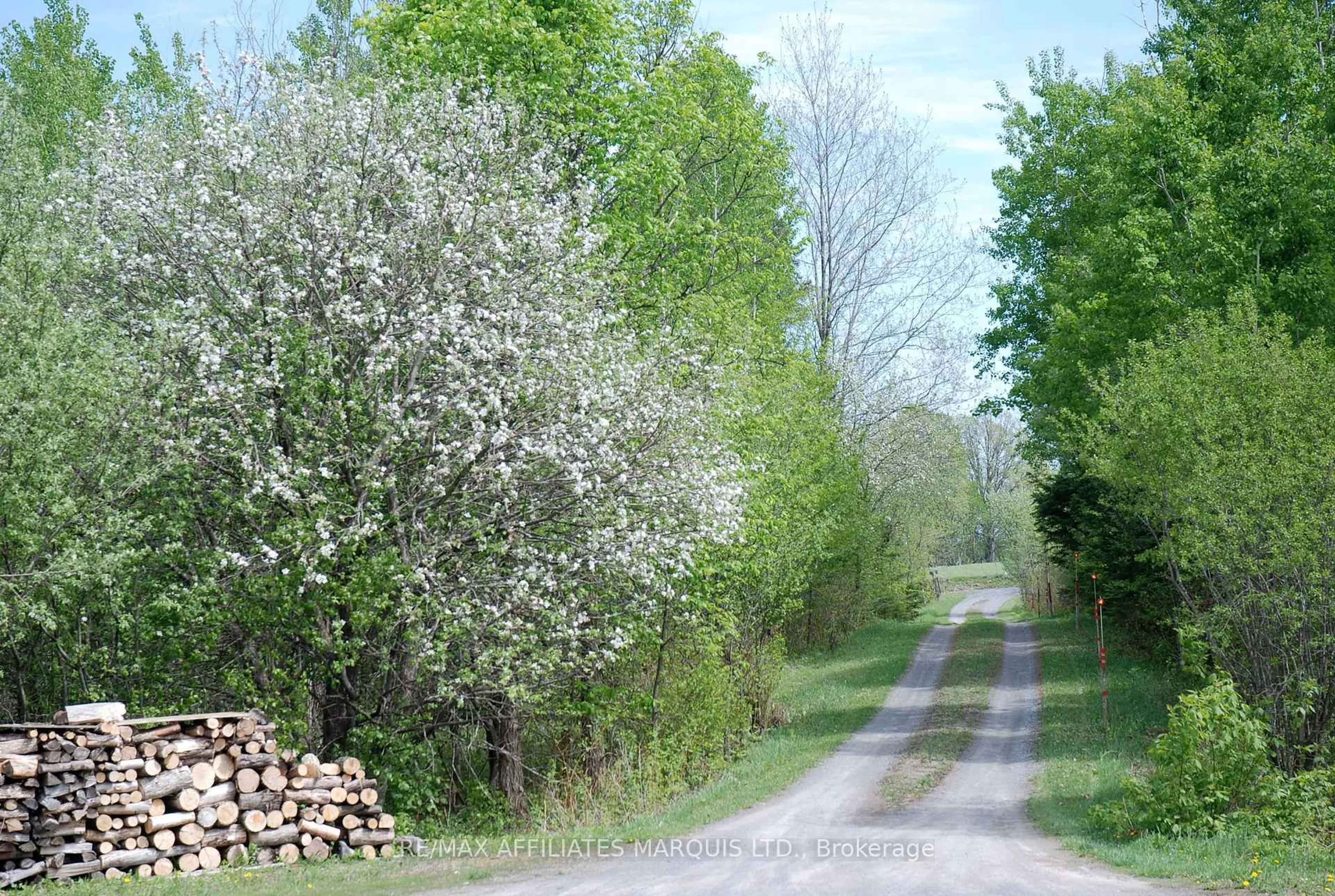 Blurry image for 18863 Kenyon Con Rd 8 Rd, North Glengarry Ontario K0C 1T0
