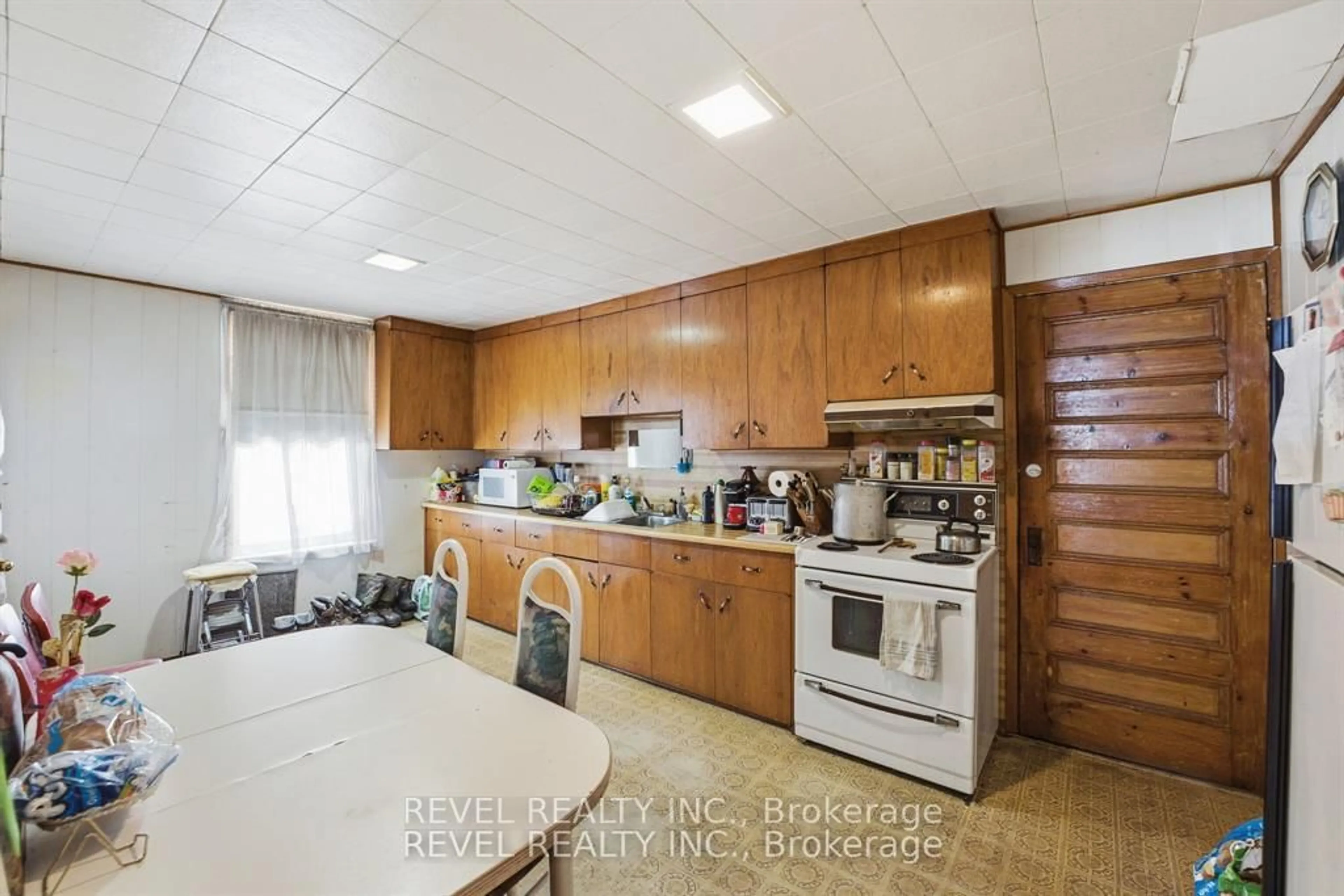 Standard kitchen, unknown for 535 Park St, Peterborough Ontario K9H 4R6