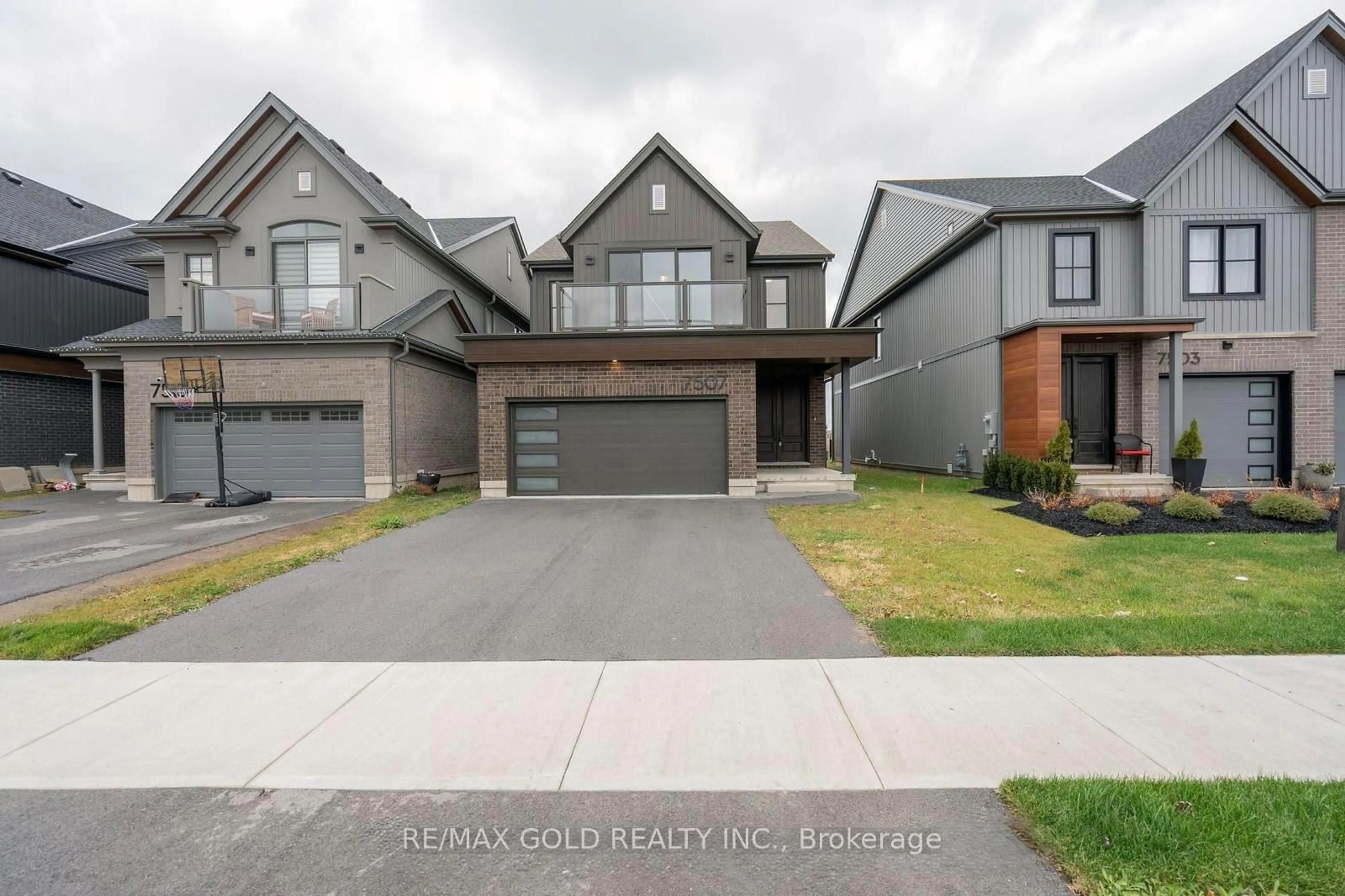 Home with brick exterior material, street for 7507 Splendour Dr, Niagara Falls Ontario L2H 2Y6