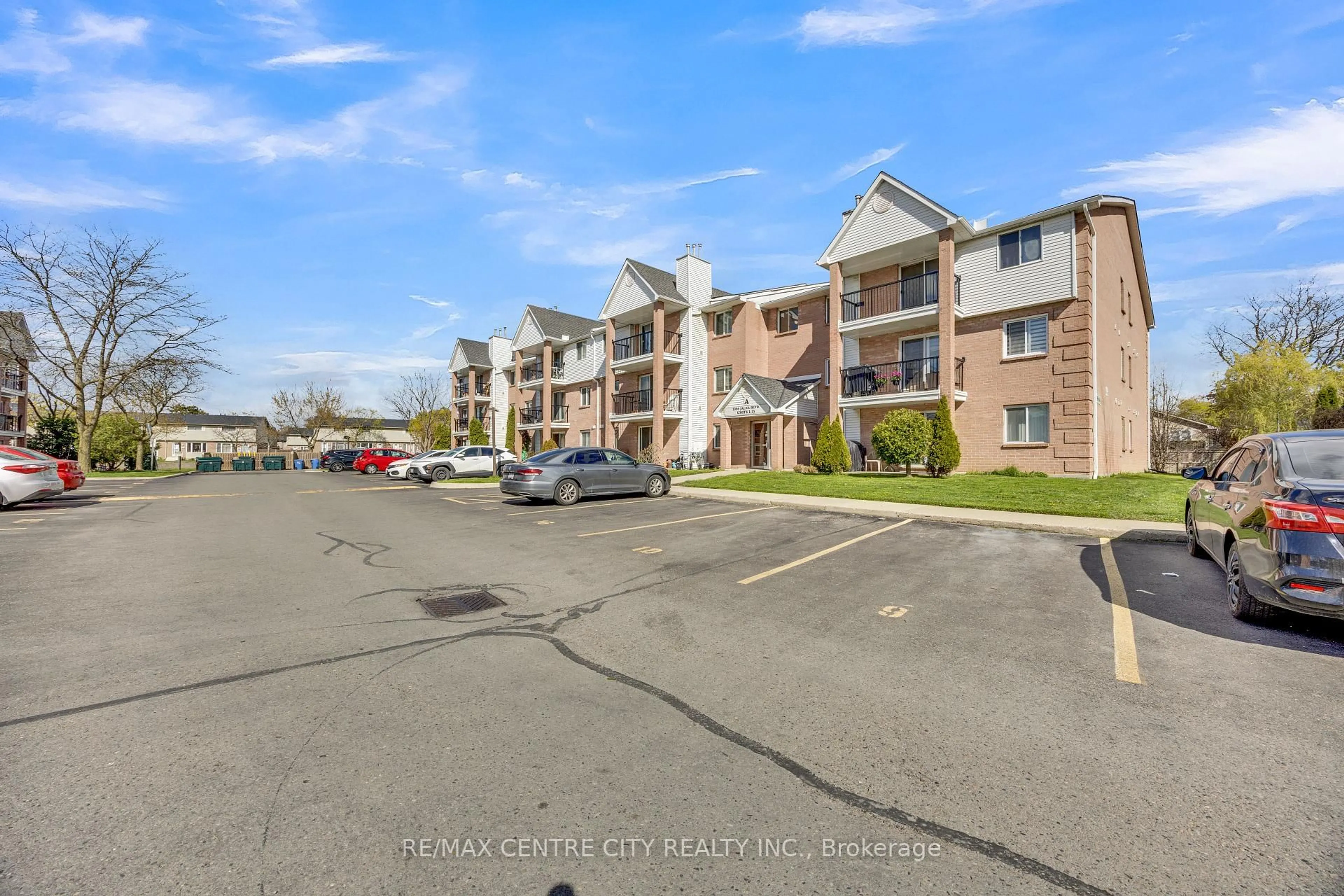 Unknown for 1096 Jalna Blvd #9, London South Ontario N6E 3B8