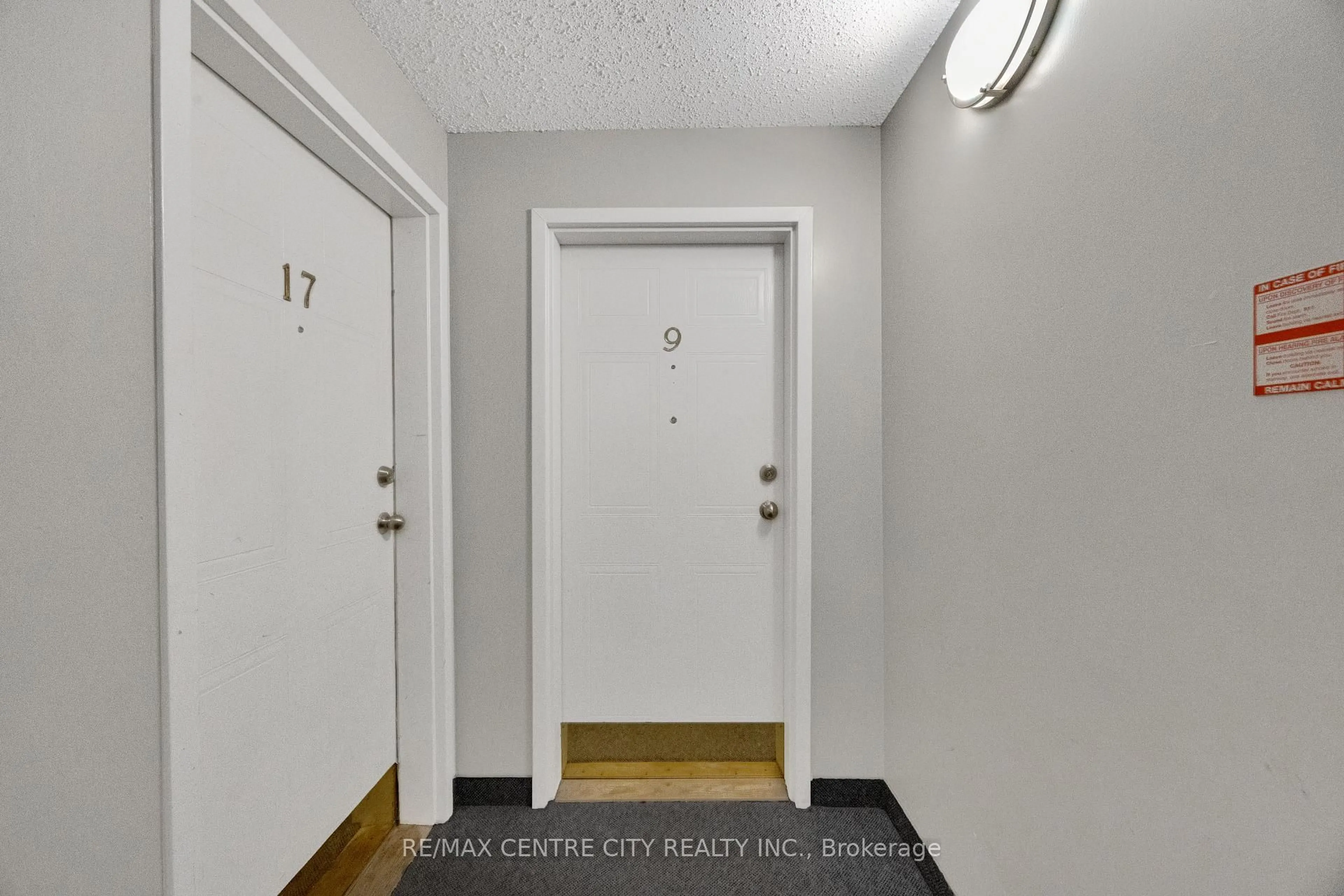 Indoor entryway for 1096 Jalna Blvd #9, London South Ontario N6E 3B8