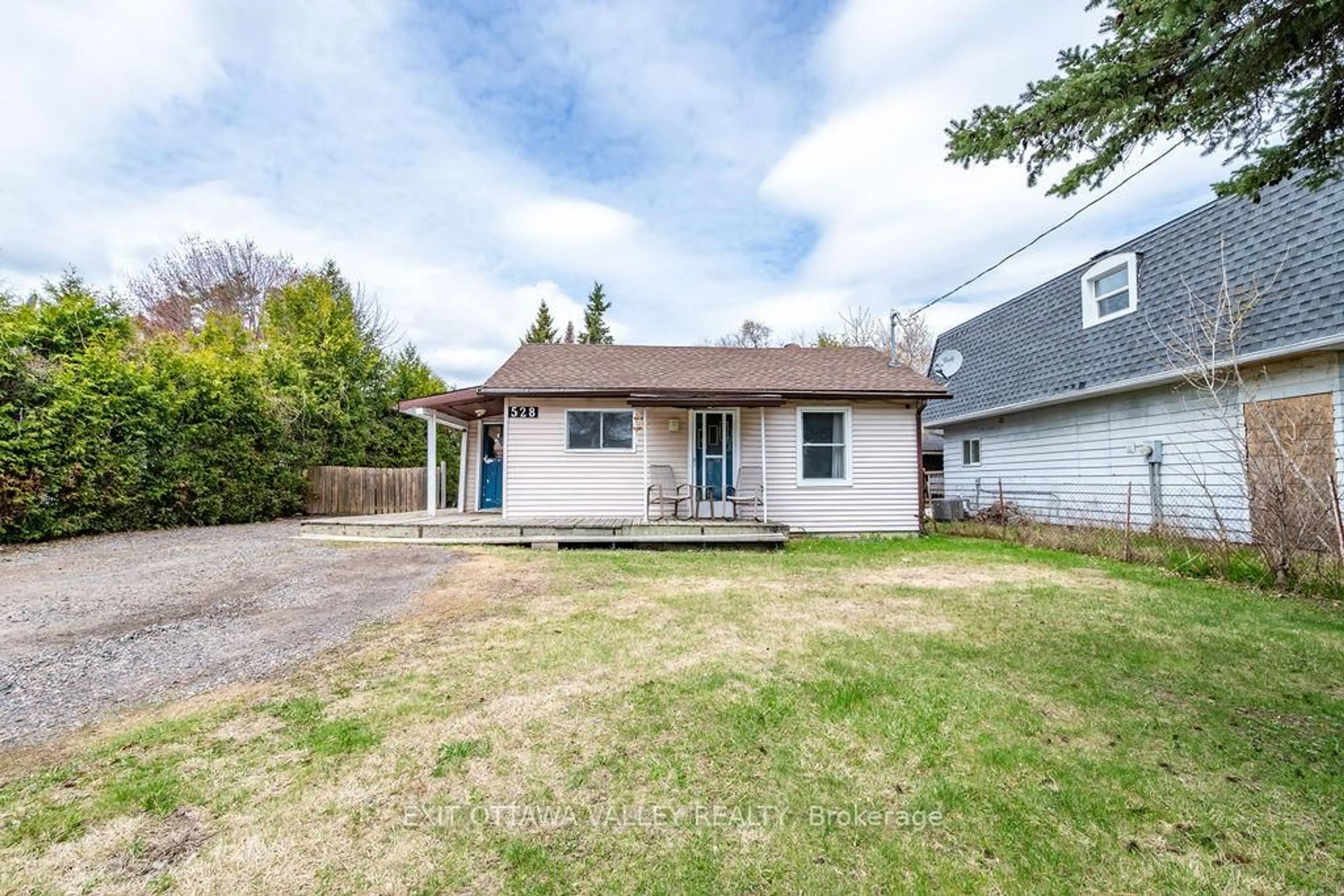Unknown for 528 Almira St, Pembroke Ontario K8A 3Z9