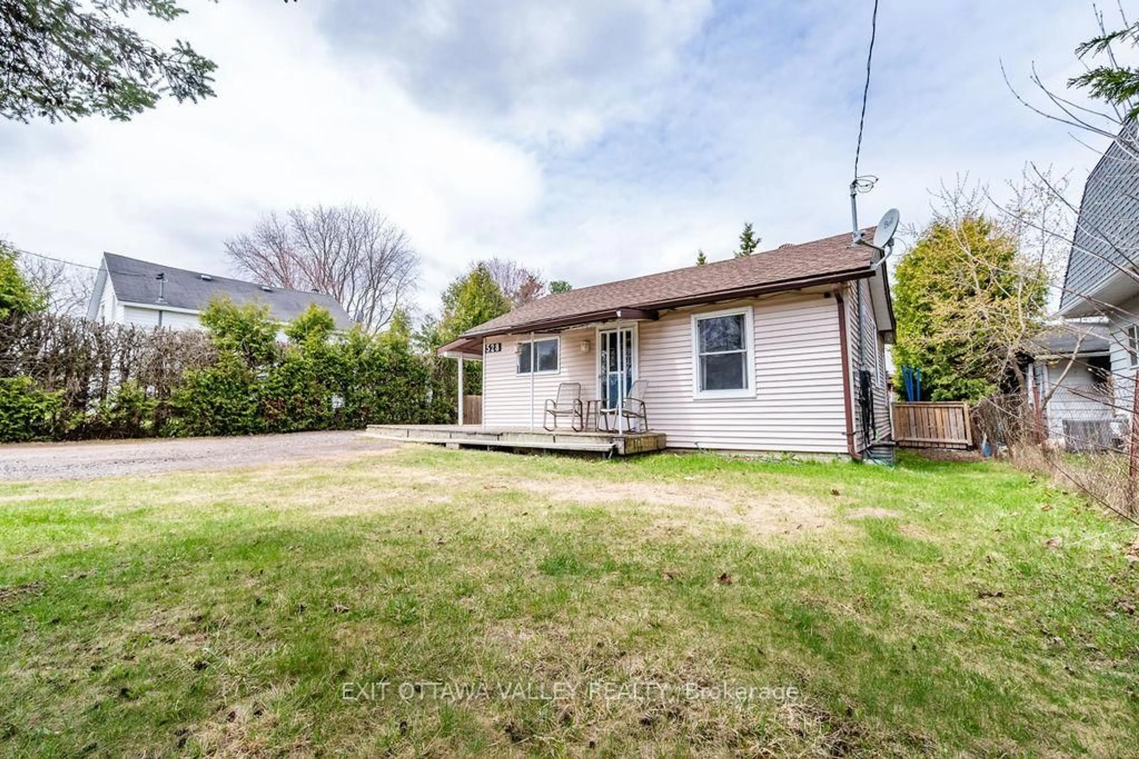 Unknown for 528 Almira St, Pembroke Ontario K8A 3Z9