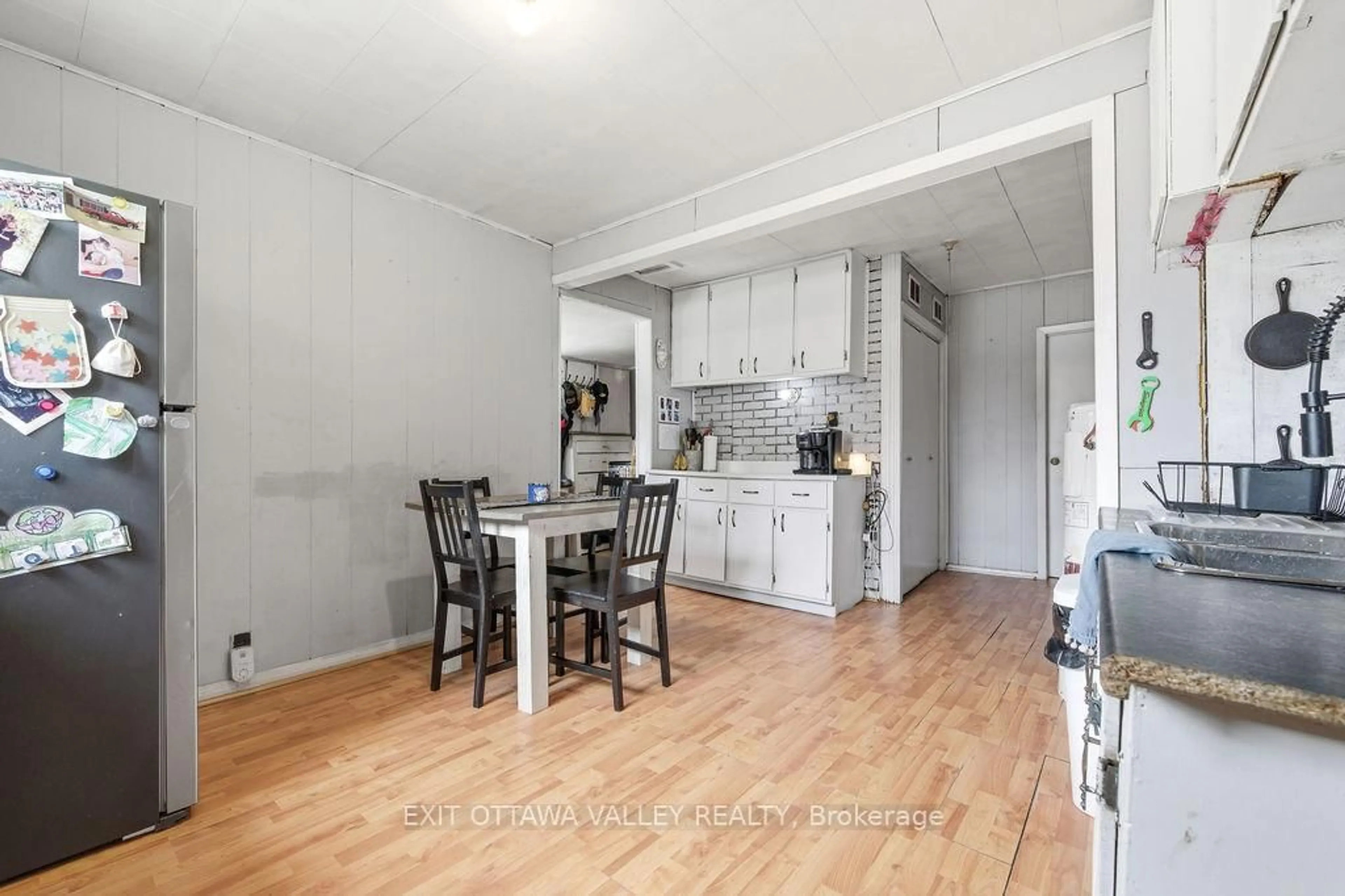 Unknown for 528 Almira St, Pembroke Ontario K8A 3Z9