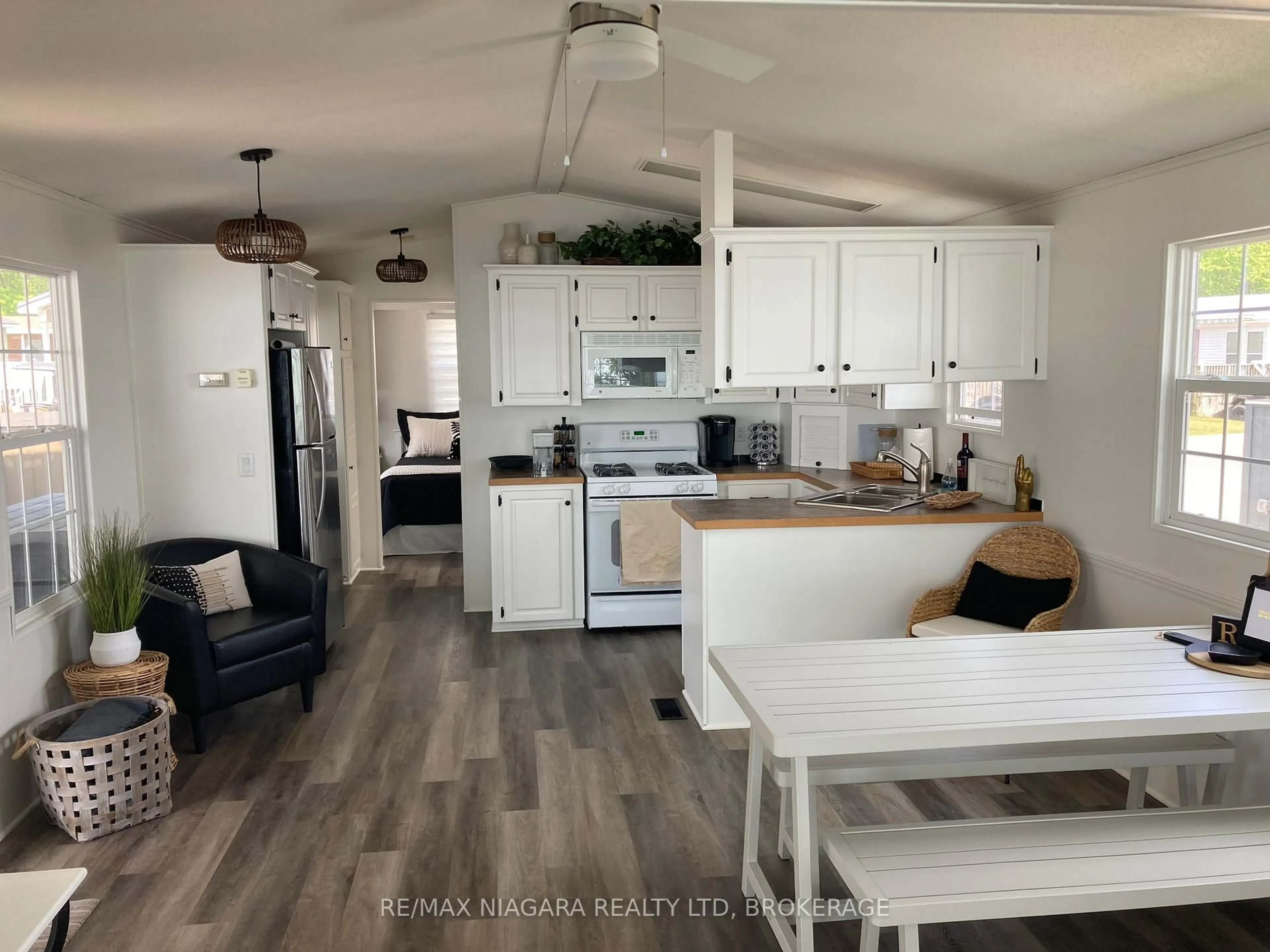 Open concept kitchen, unknown for 83 Wyldewood, Port Colborne Ontario L0S 1R0