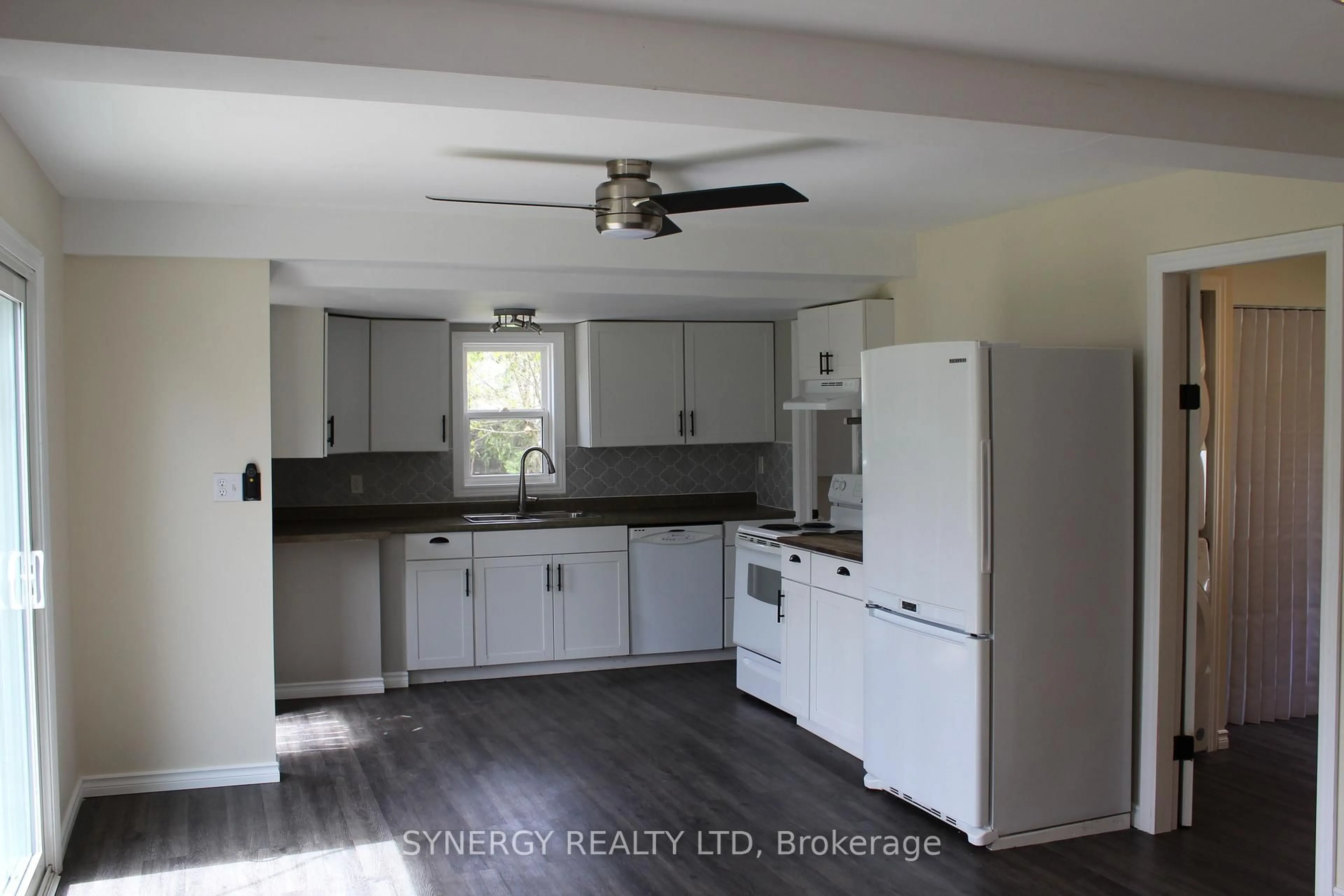 Standard kitchen, unknown for 30 Mill Lane, Strathroy-Caradoc Ontario N7G 2J4
