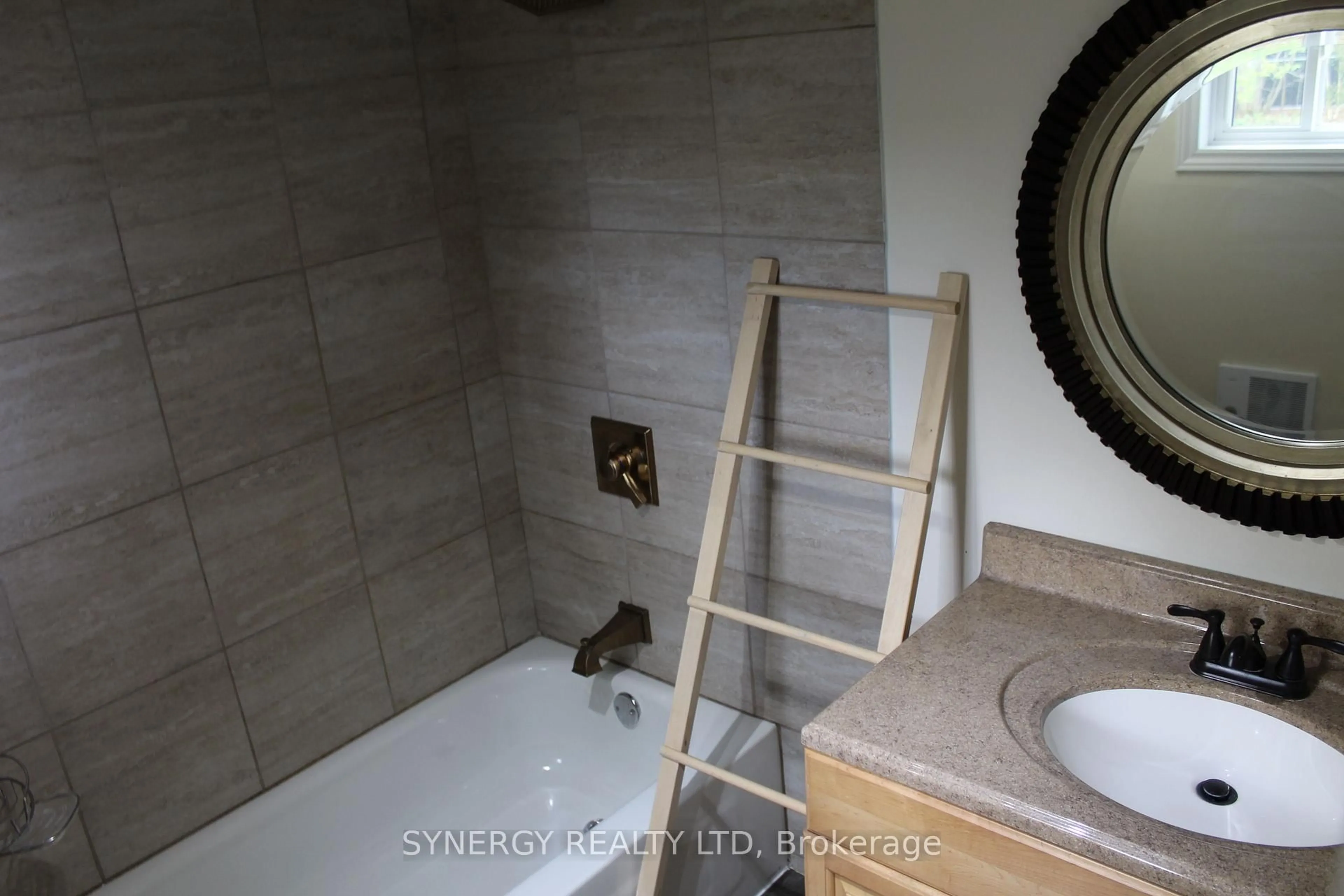 Standard bathroom, ceramic/tile floor for 30 Mill Lane, Strathroy-Caradoc Ontario N7G 2J4