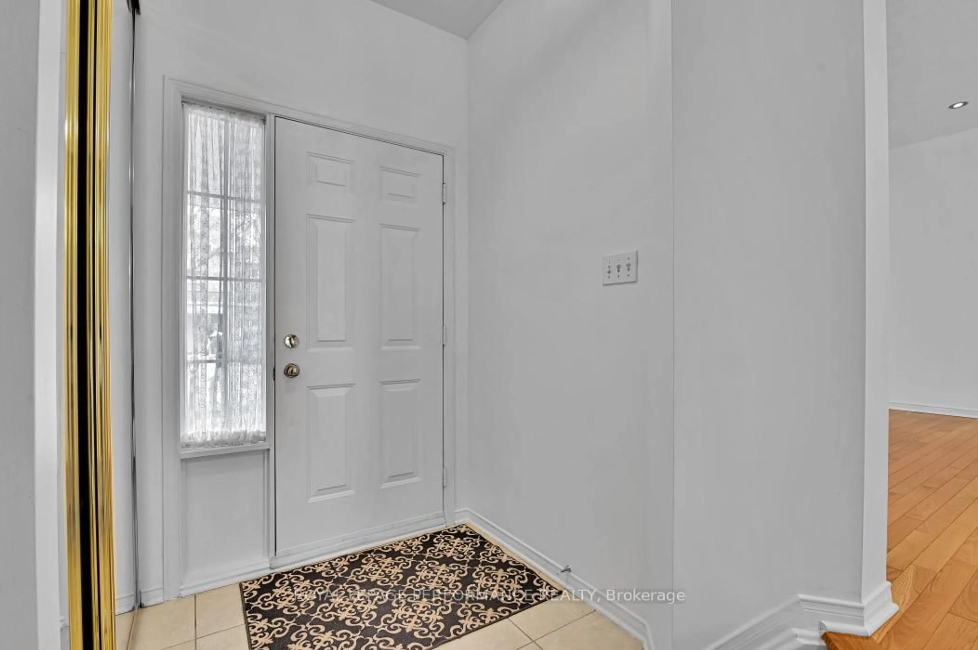 Indoor entryway for 42 Jack Aaron Dr, Ottawa Ontario K2G 6M4