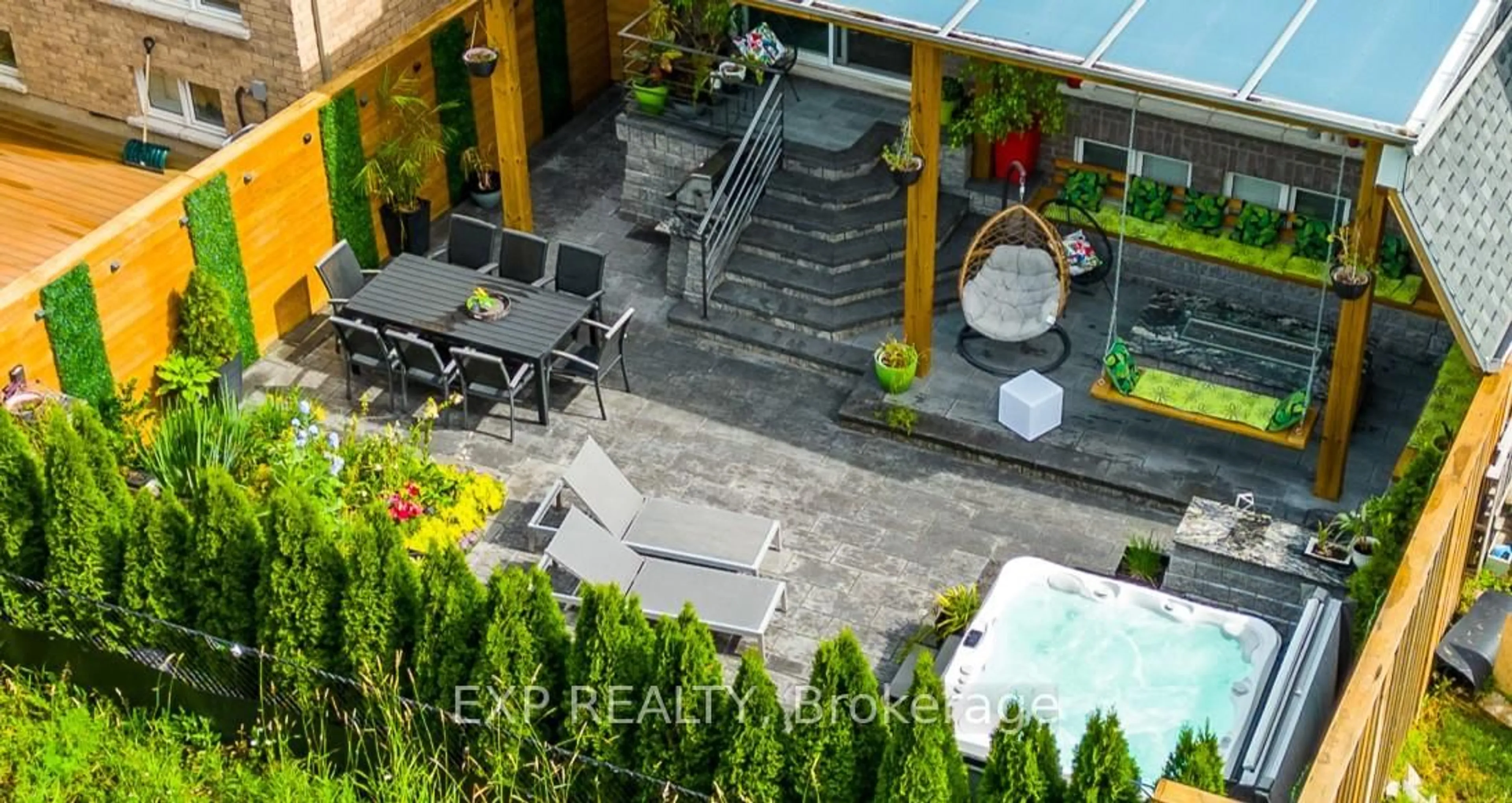 Patio, street for 7737 Hackberry Tr, Niagara Falls Ontario L2H 3R5