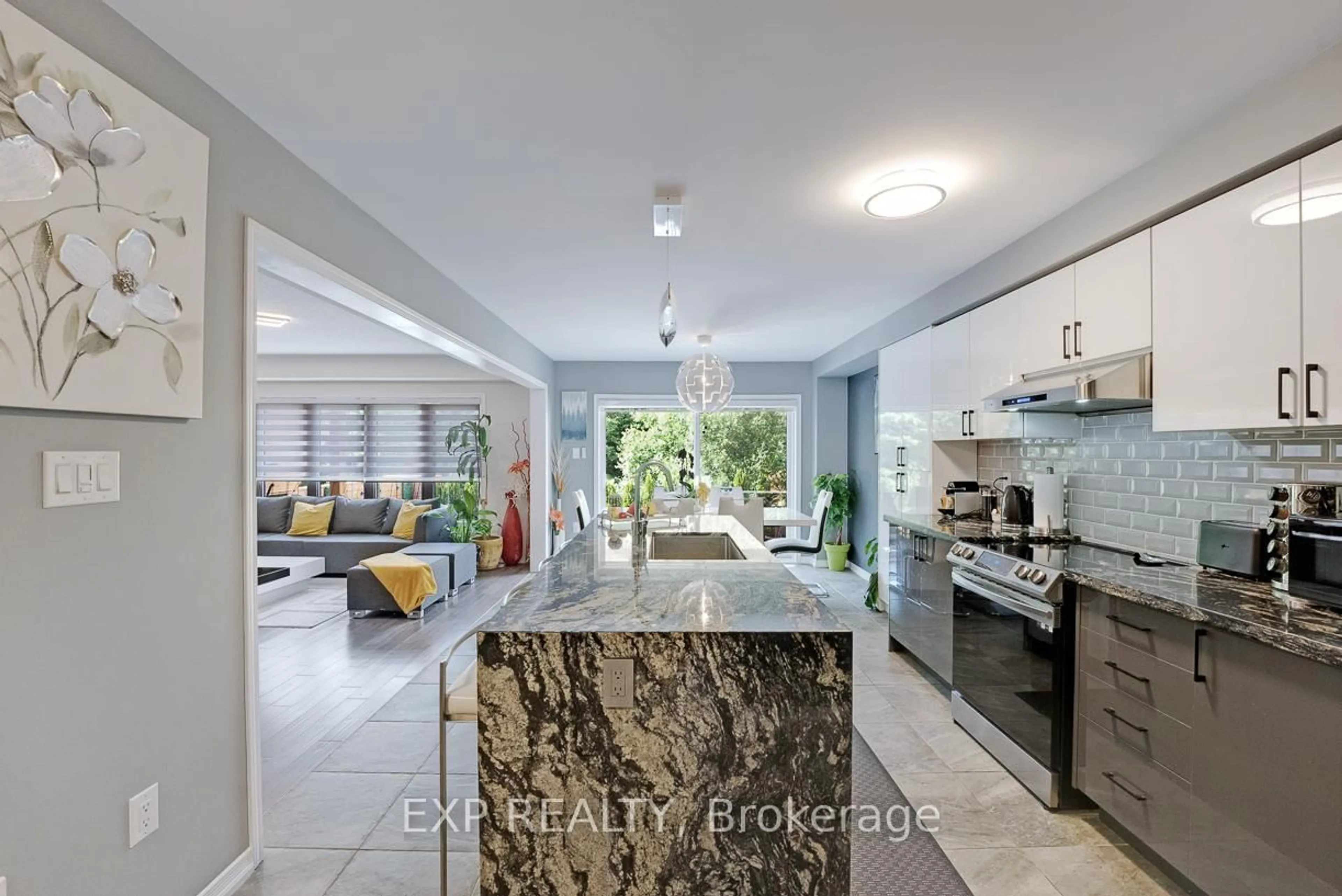 Open concept kitchen, ceramic/tile floor for 7737 Hackberry Tr, Niagara Falls Ontario L2H 3R5