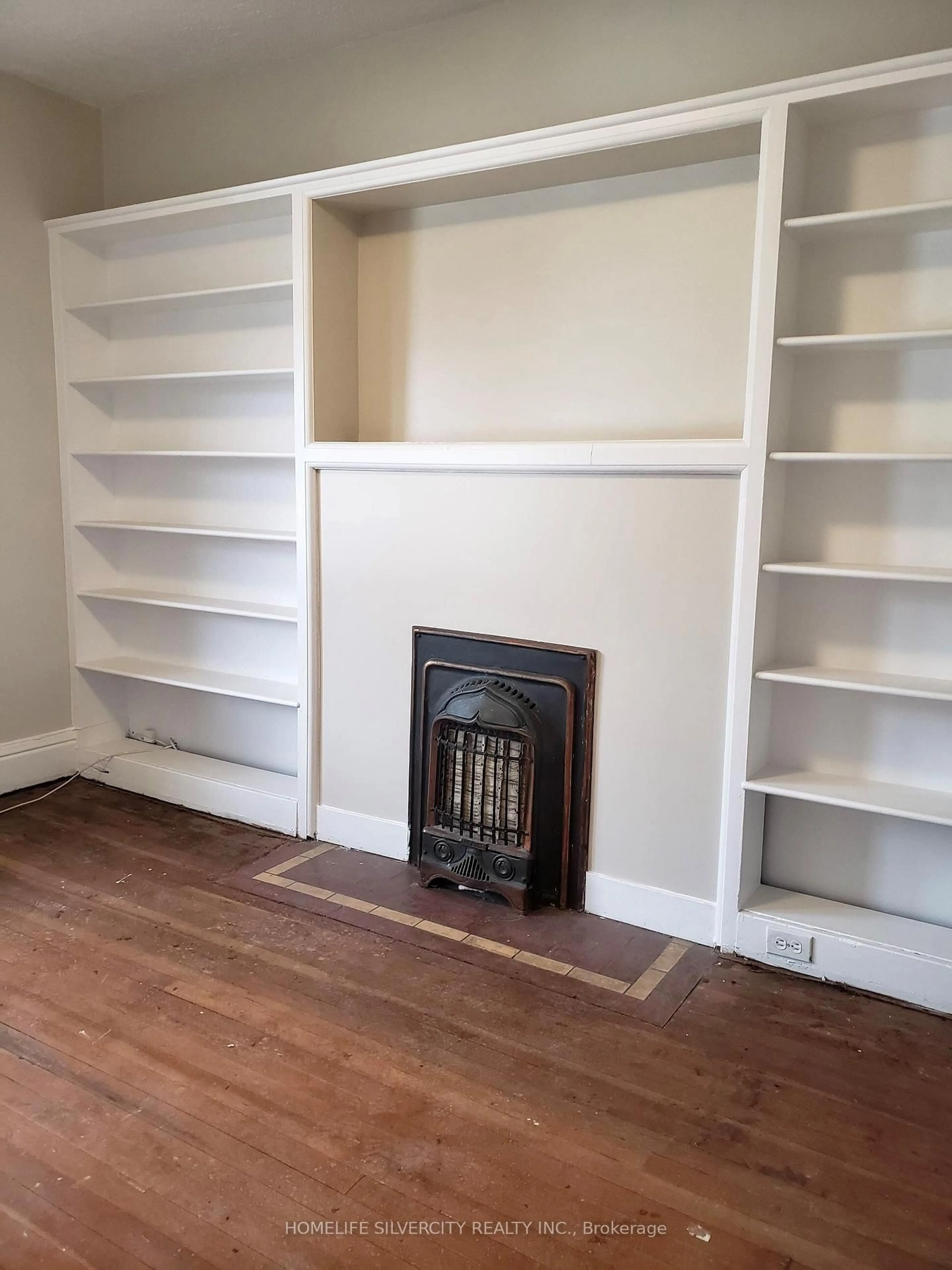 A pic of a room for 147 Holton Ave, Hamilton Ontario L8M 2L6