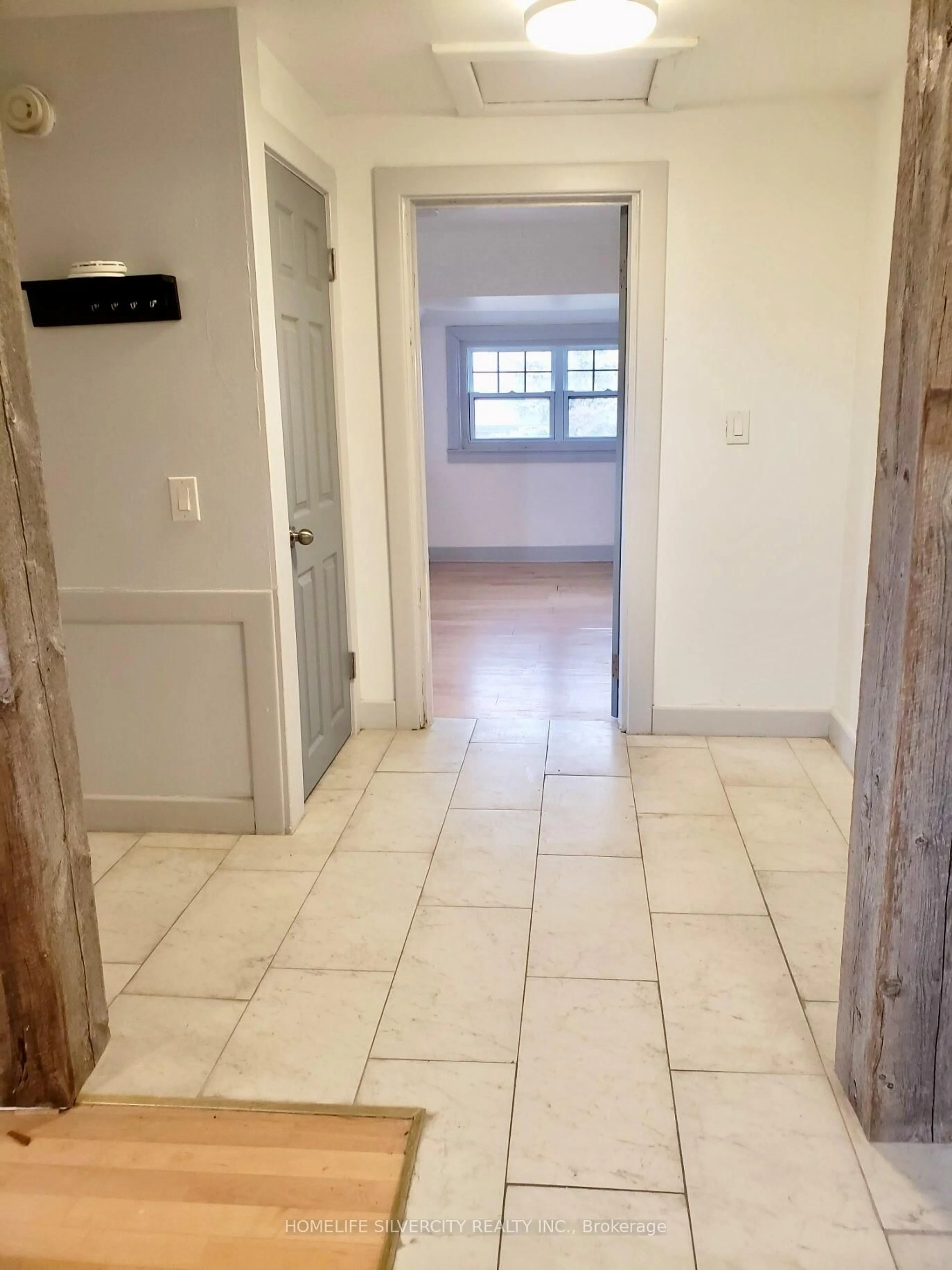 Indoor entryway for 147 Holton Ave, Hamilton Ontario L8M 2L6